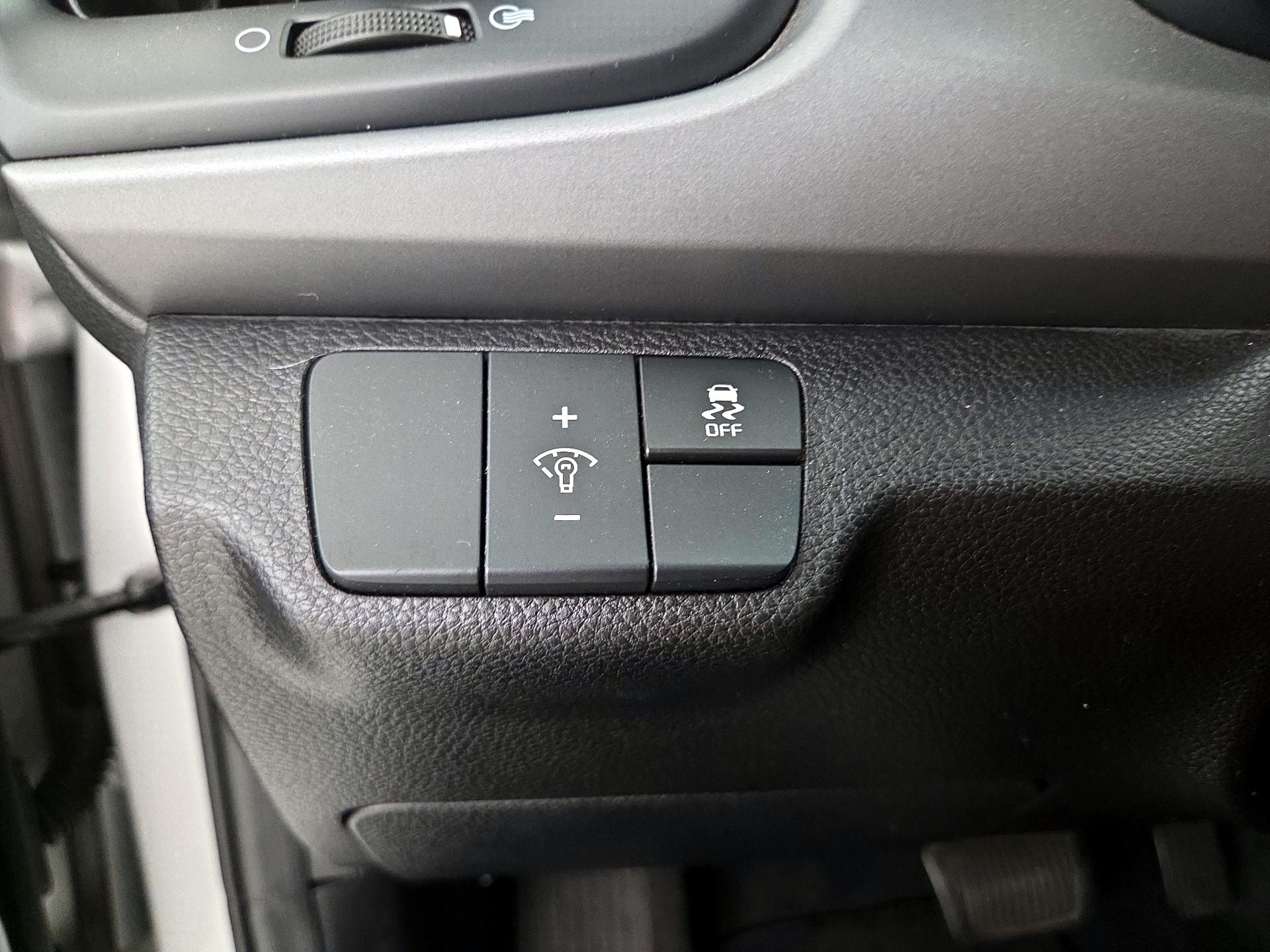 Thumbnail: 2019 Kia Rio - 13