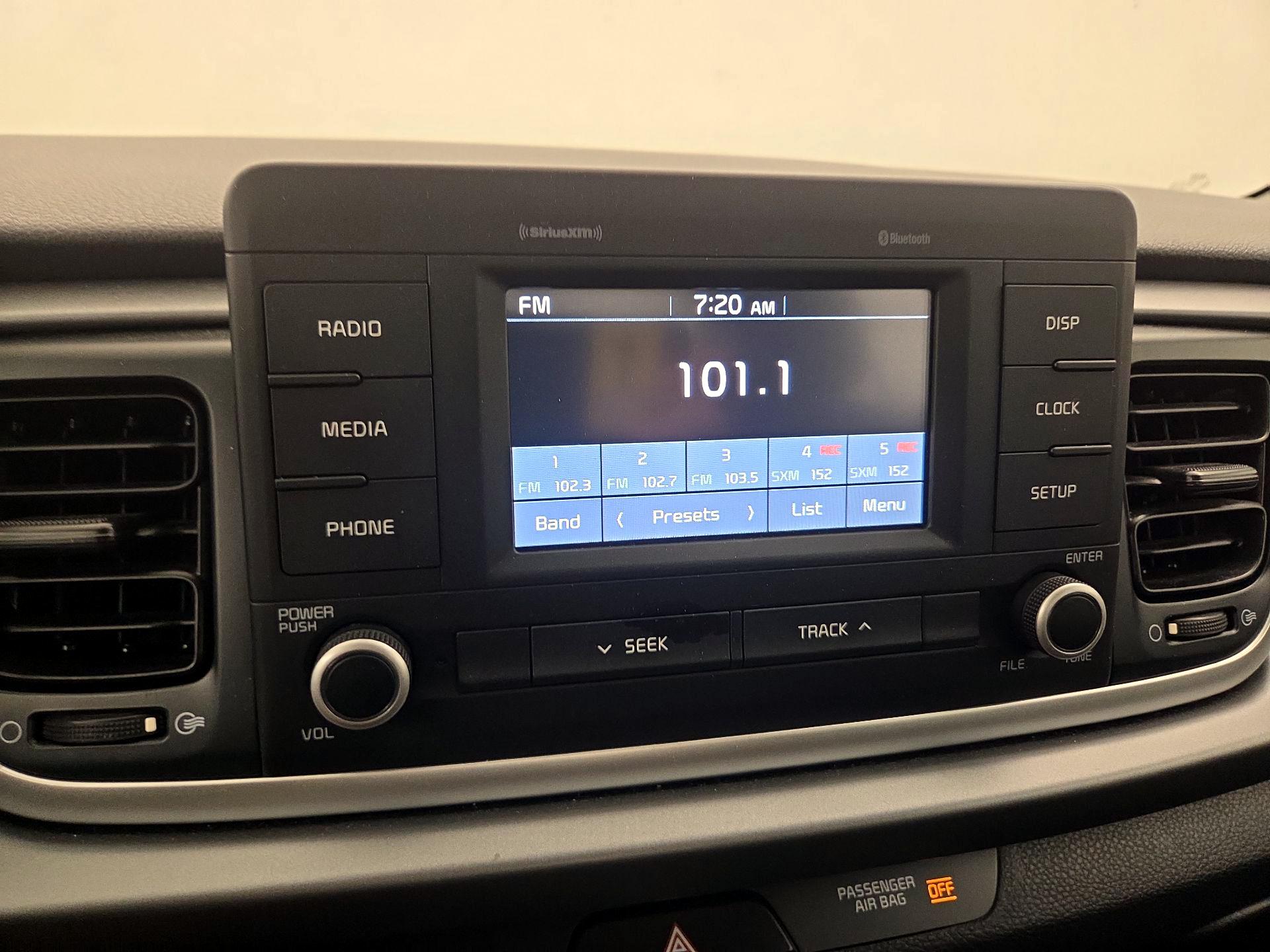 Thumbnail: 2019 Kia Rio - 15