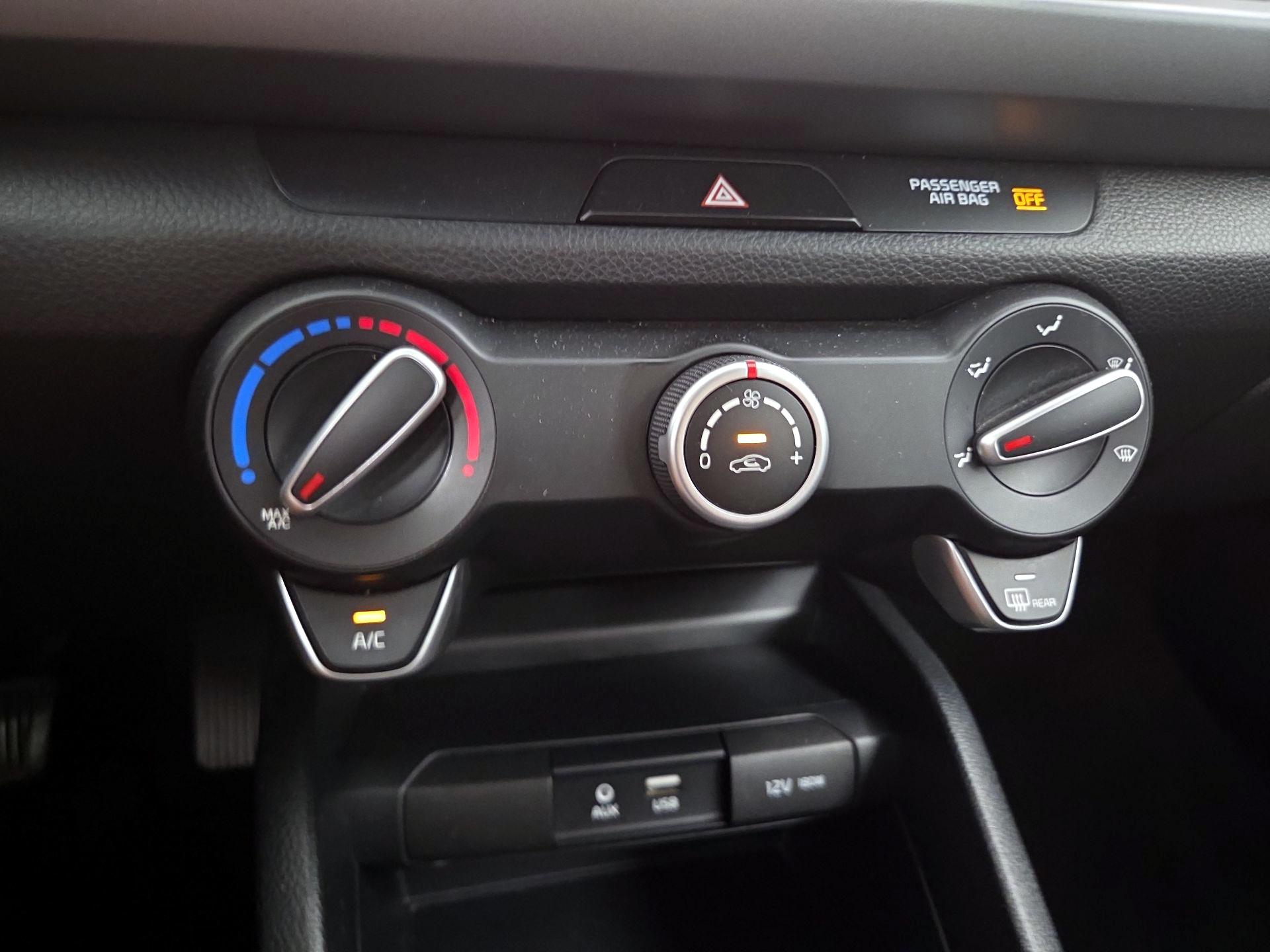 Thumbnail: 2019 Kia Rio - 16