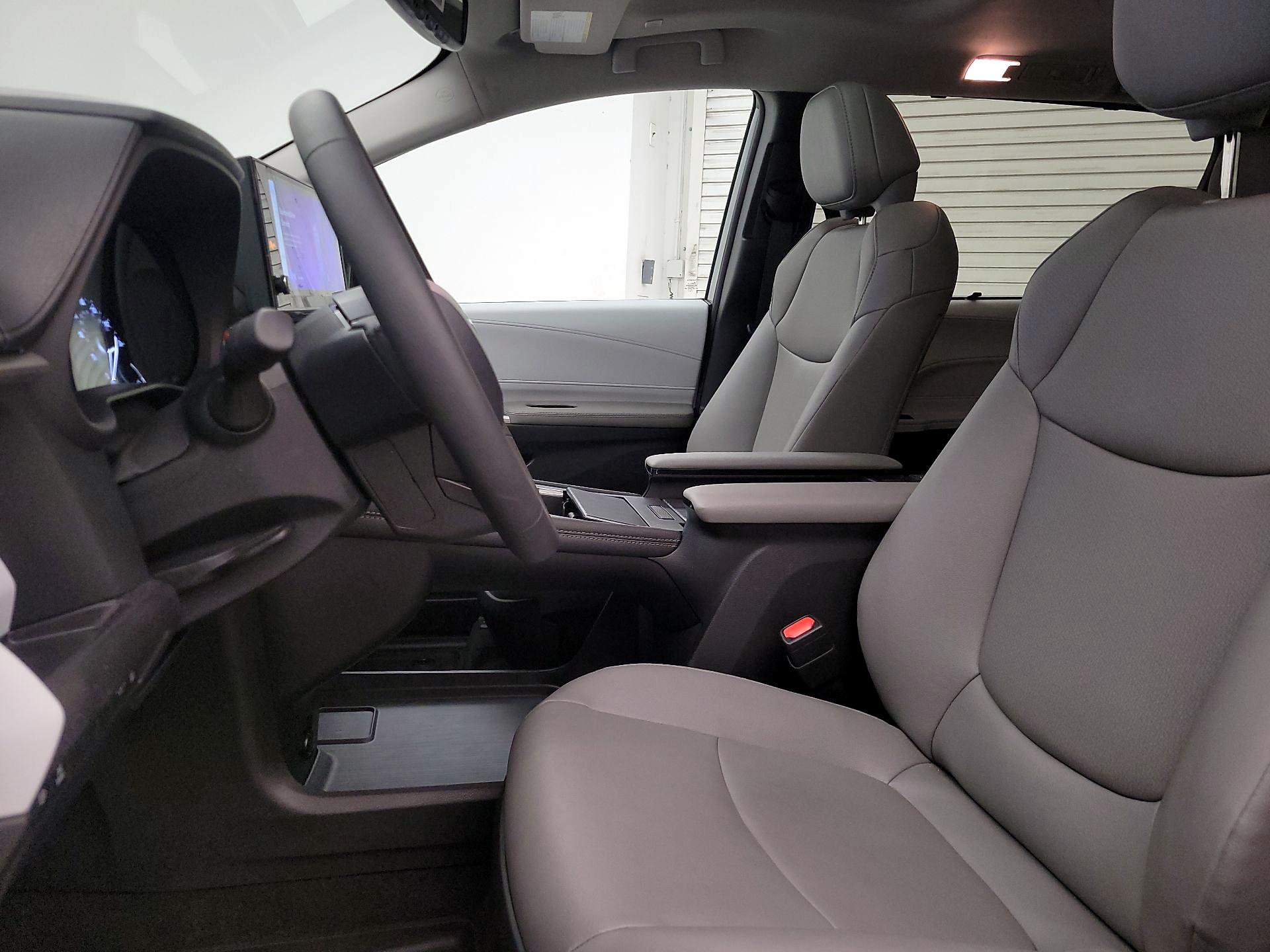 Thumbnail: 2026 Toyota Sienna - 11
