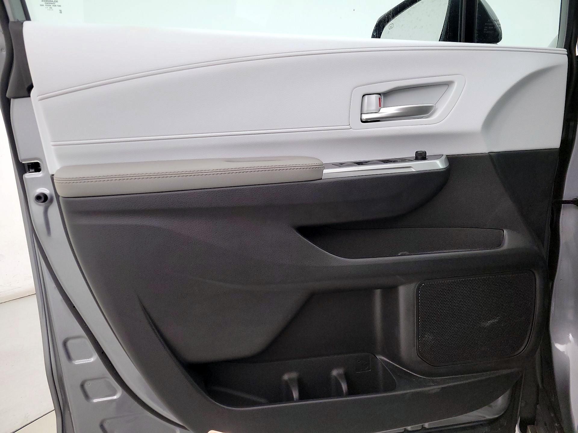 Thumbnail: 2026 Toyota Sienna - 12