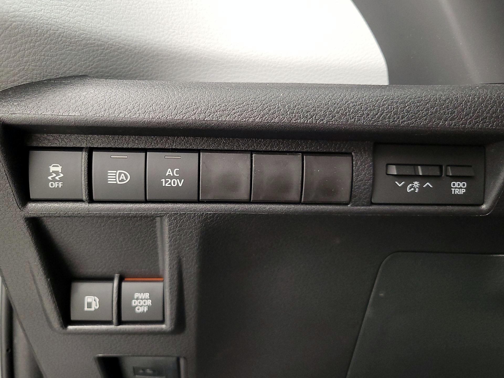 Thumbnail: 2026 Toyota Sienna - 13