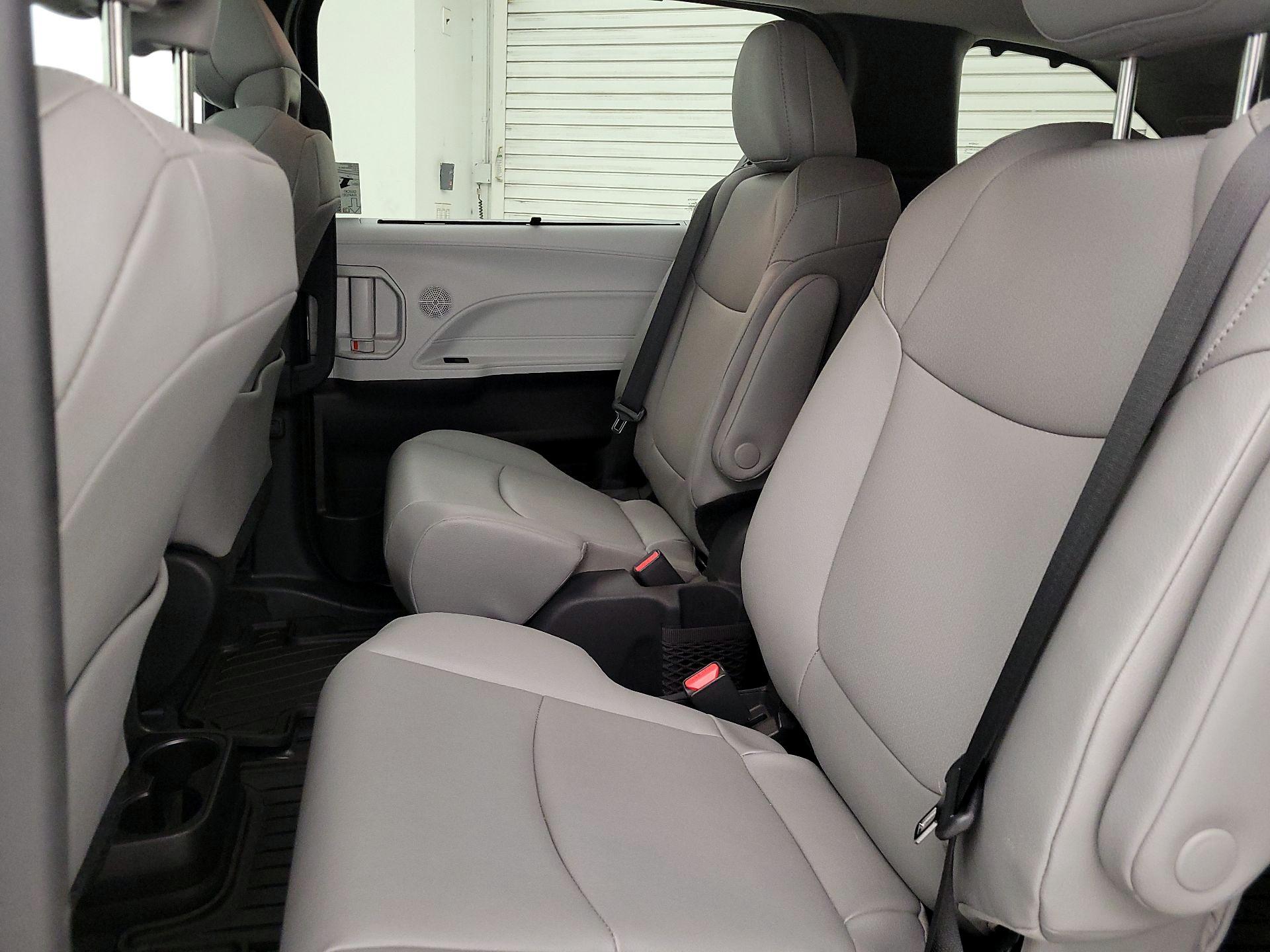 Thumbnail: 2026 Toyota Sienna - 19