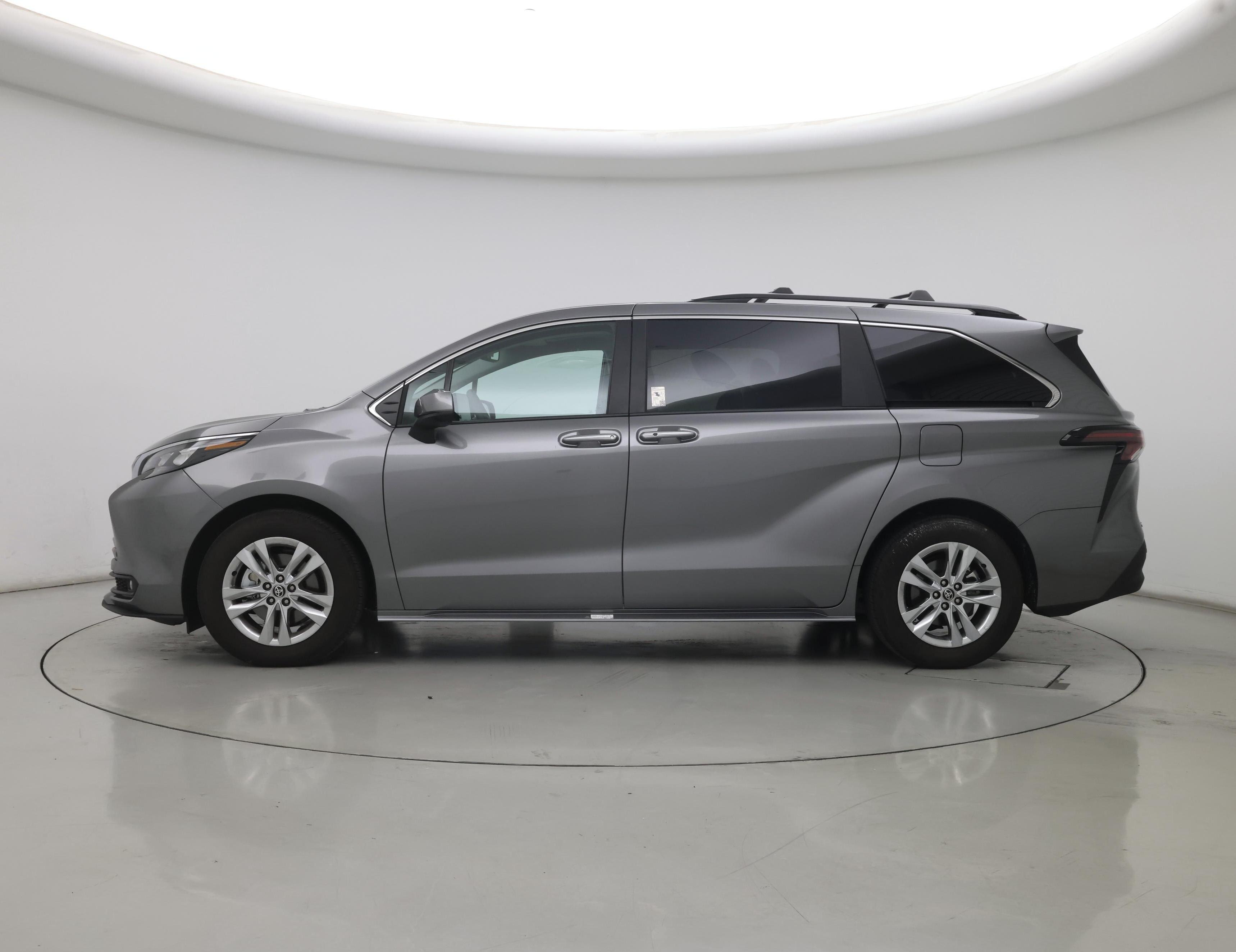 Thumbnail: 2026 Toyota Sienna - 3