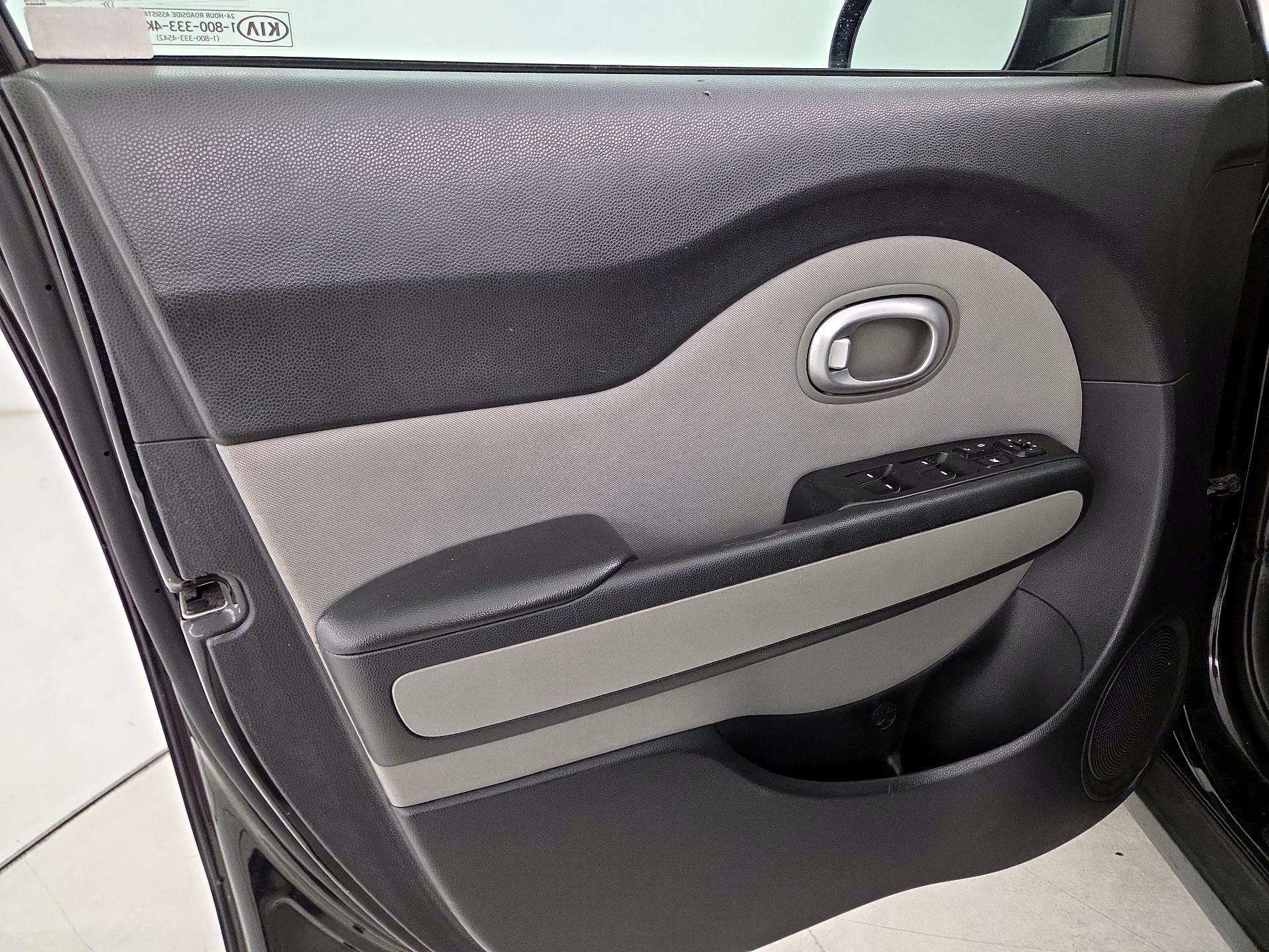 Thumbnail: 2016 Kia Soul - 12