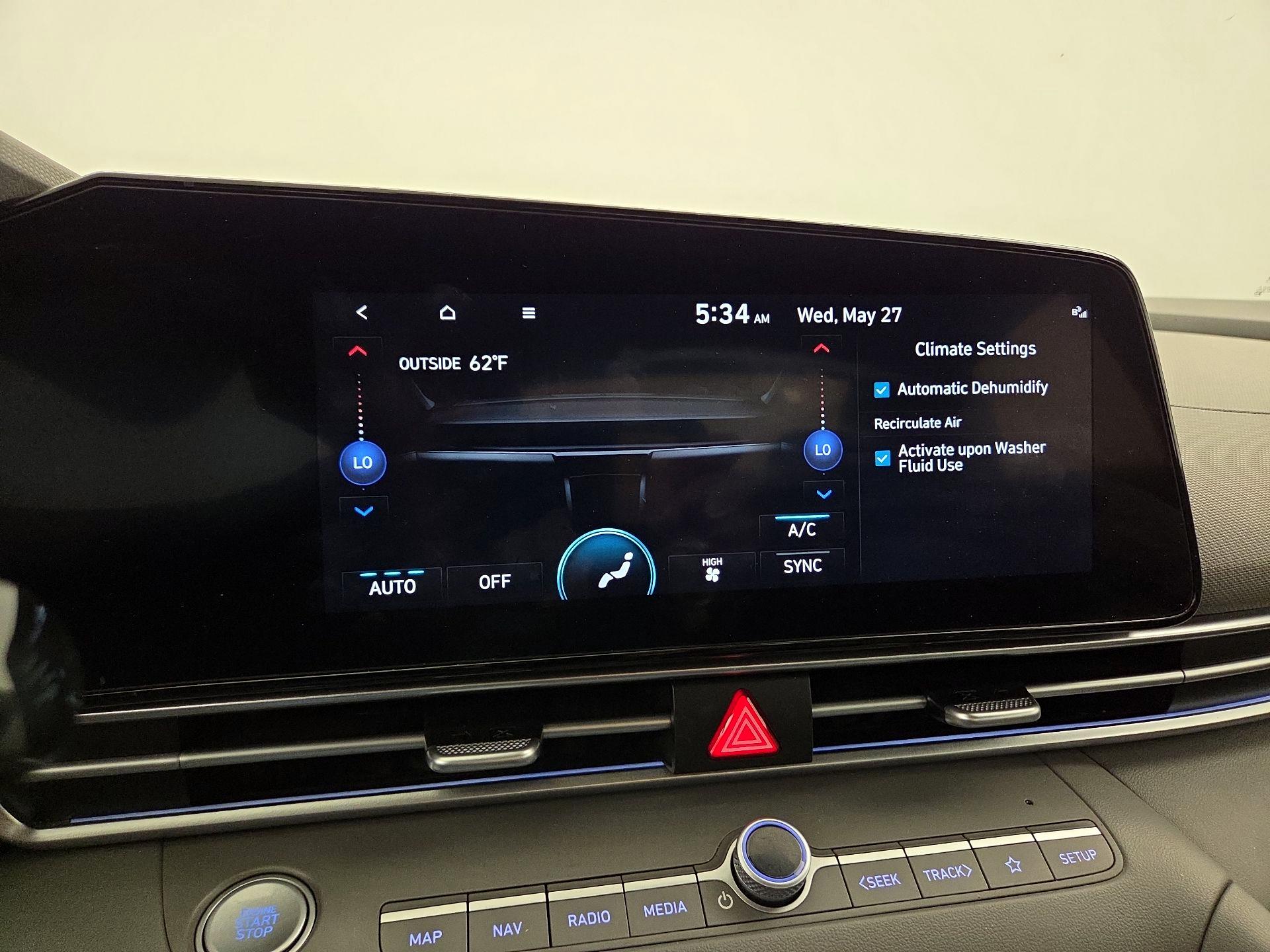 Thumbnail: 2024 Hyundai Elantra - 17