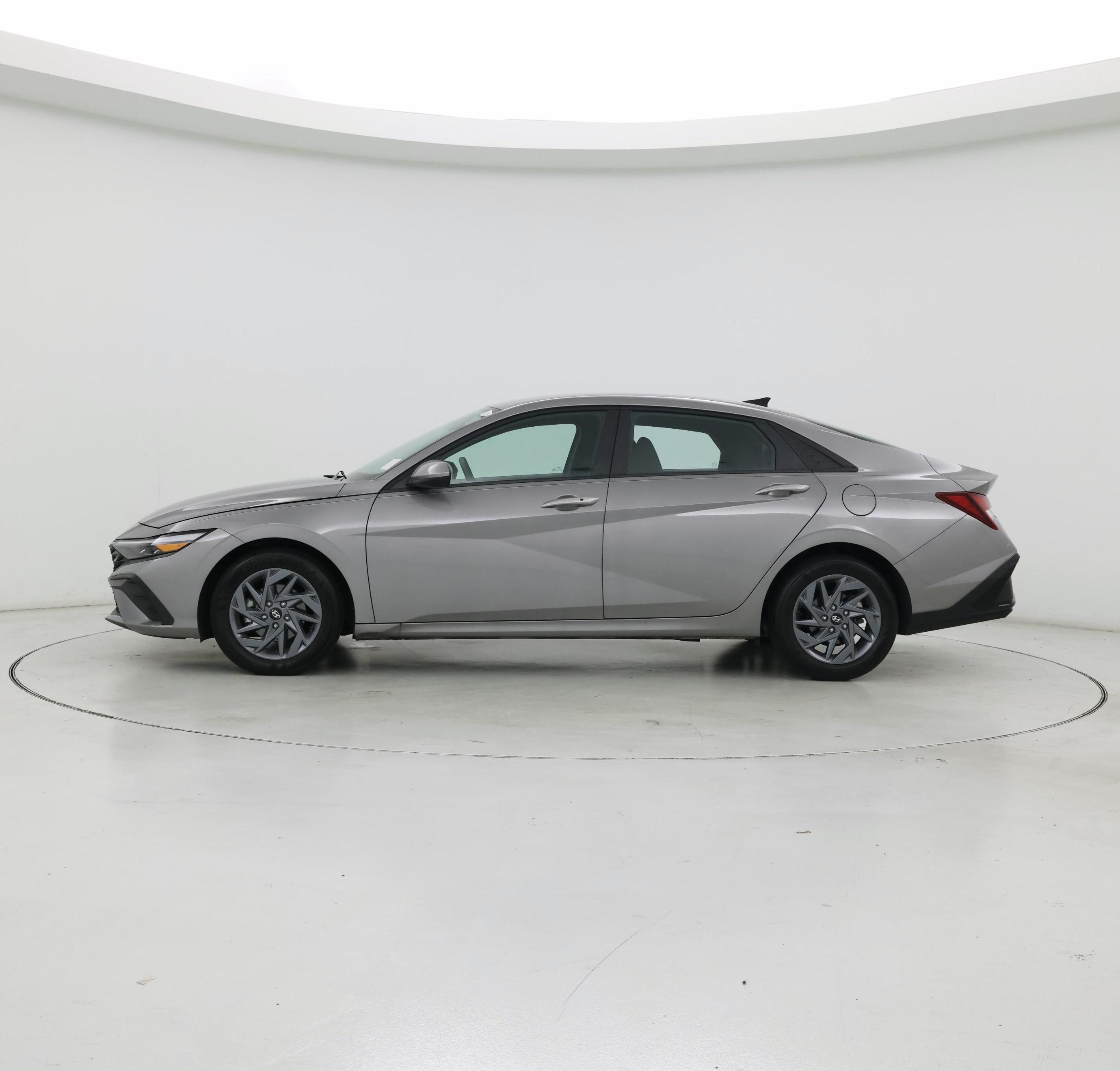 Thumbnail: 2024 Hyundai Elantra - 3