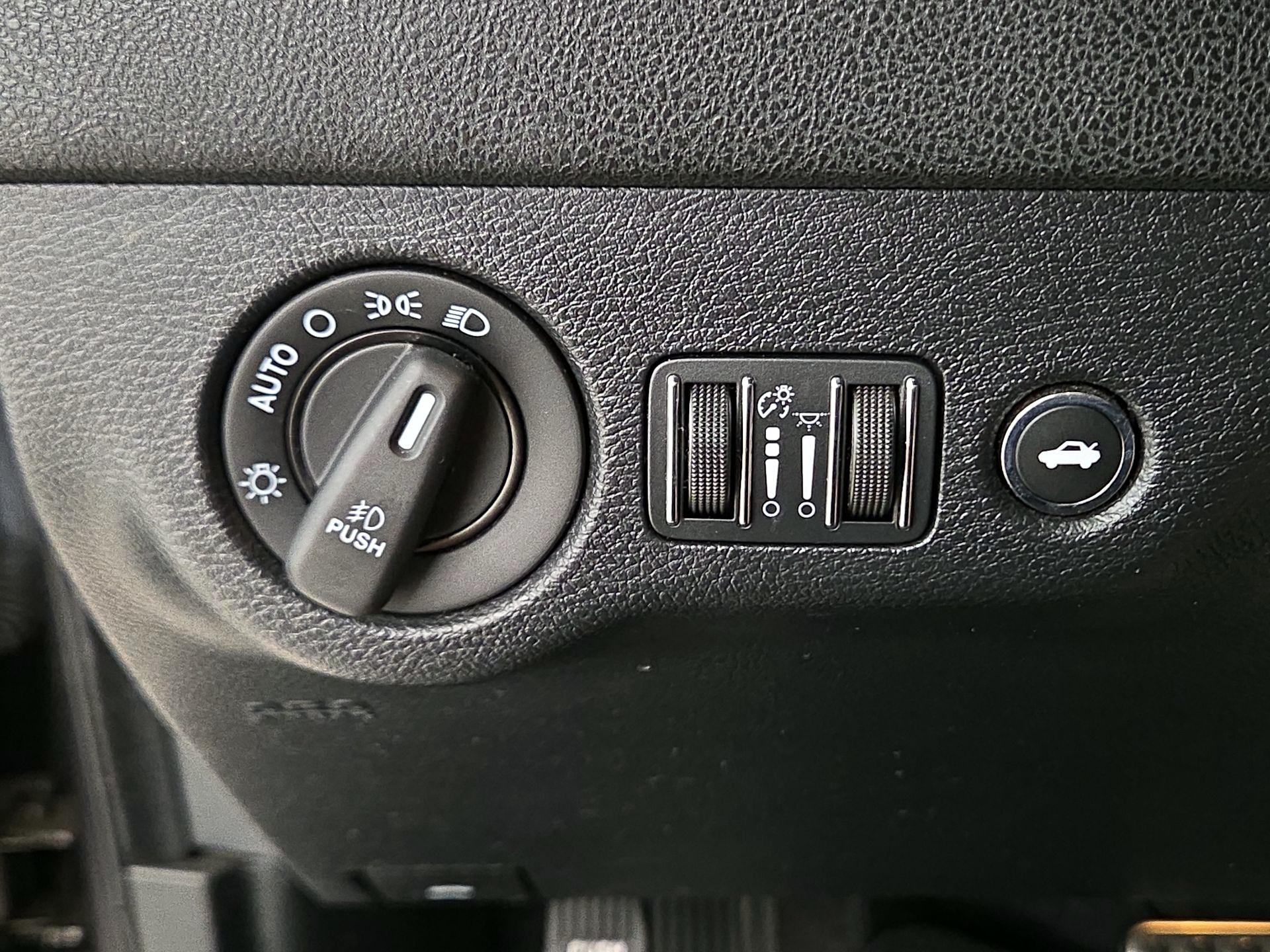 Thumbnail: 2016 Dodge Charger - 13