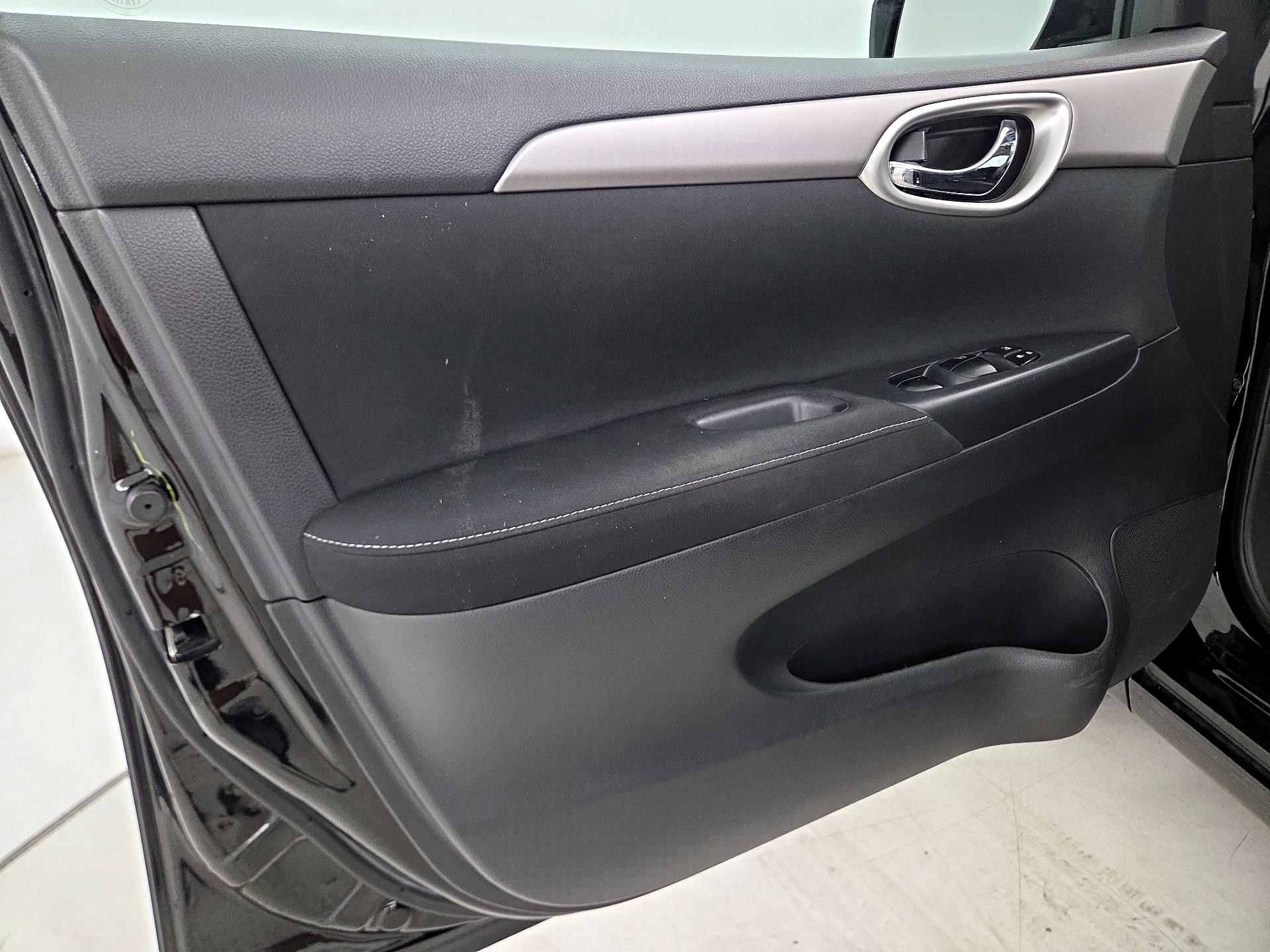 Thumbnail: 2015 Nissan Sentra - 12