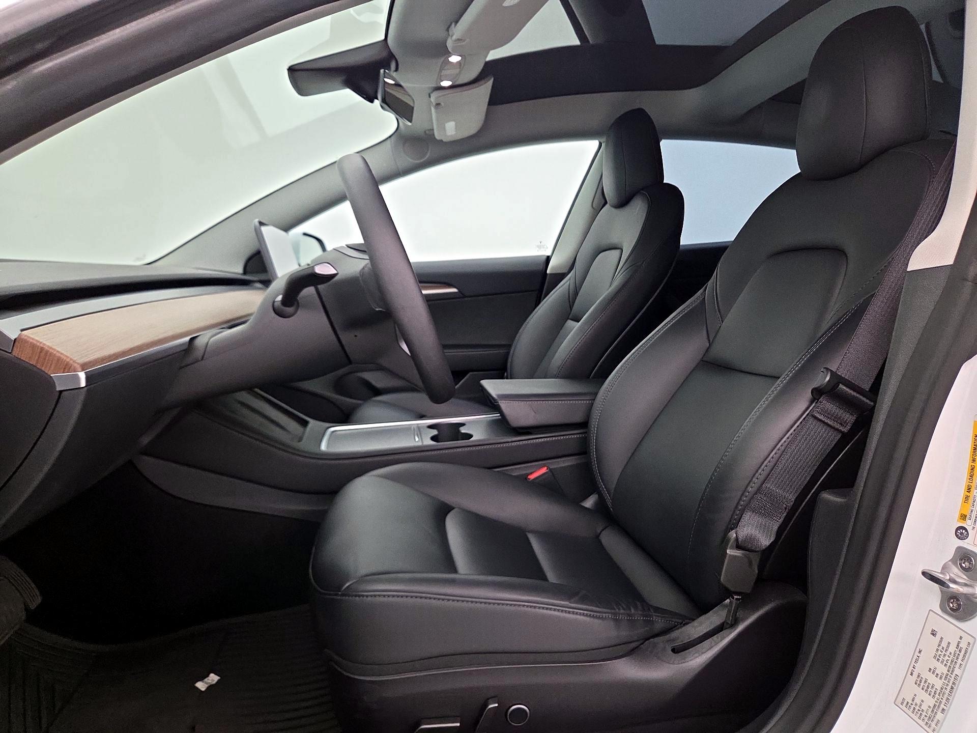 Thumbnail: 2022 Tesla Model 3 - 11