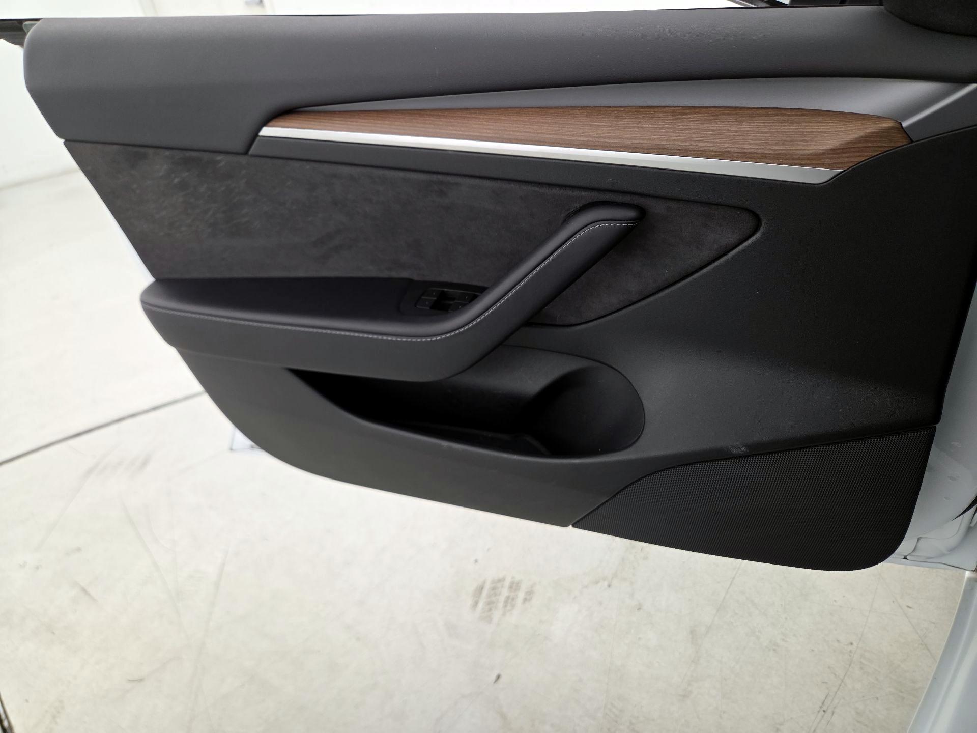 Thumbnail: 2022 Tesla Model 3 - 12