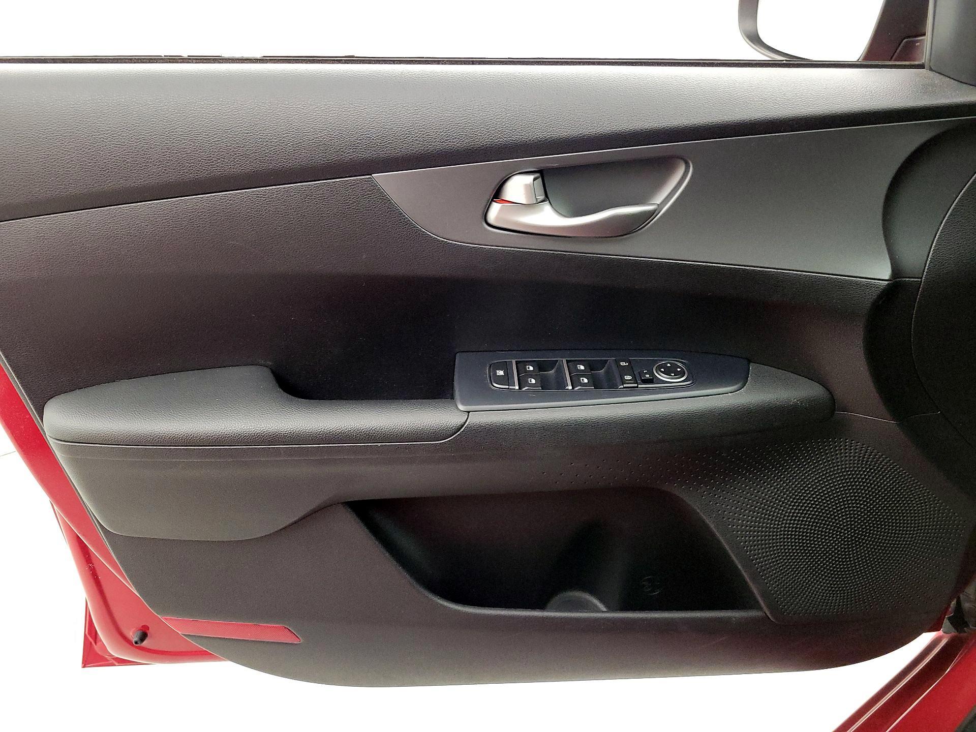 Thumbnail: 2020 Kia Forte - 12