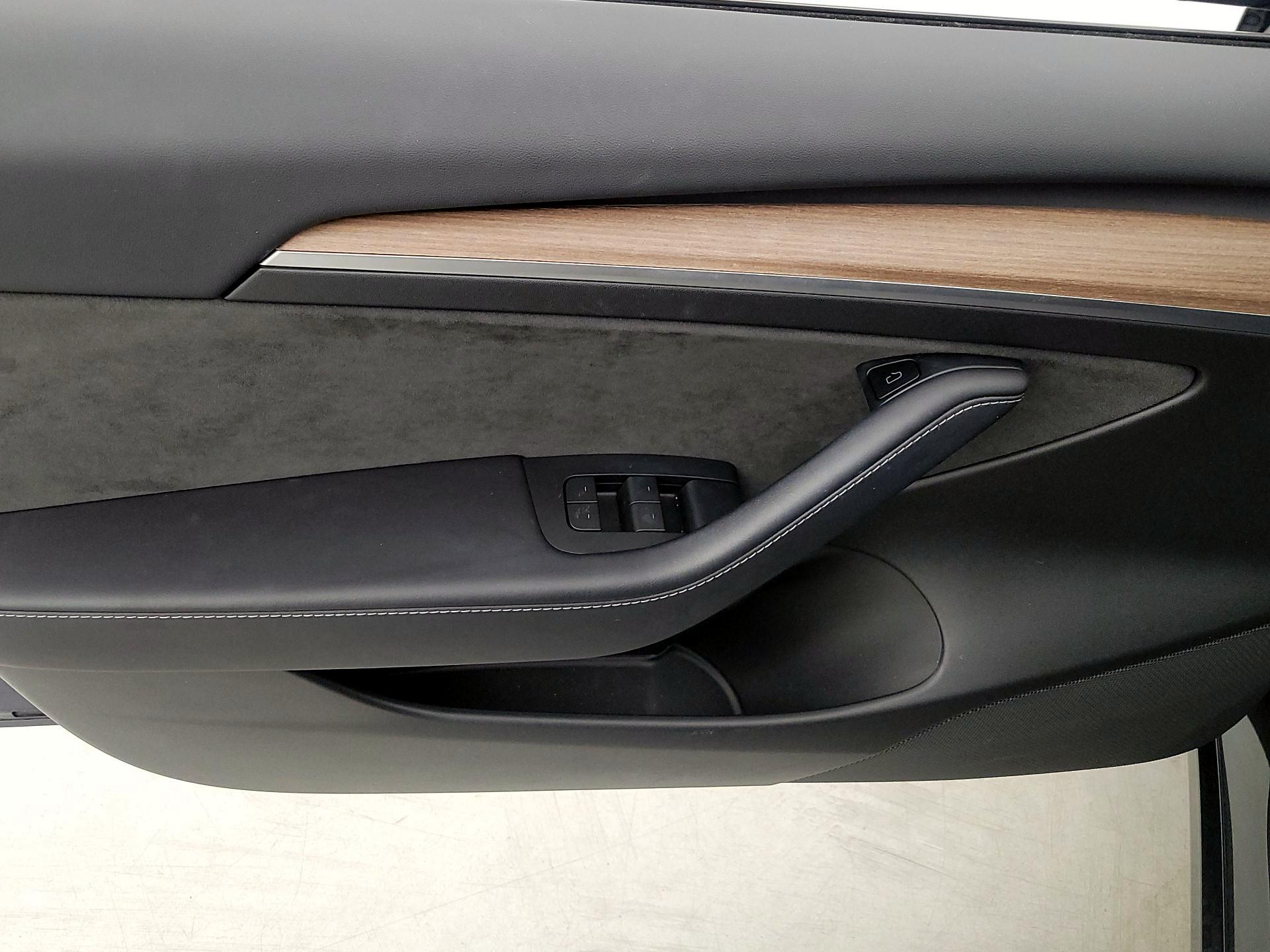 Thumbnail: 2023 Tesla Model 3 - 12