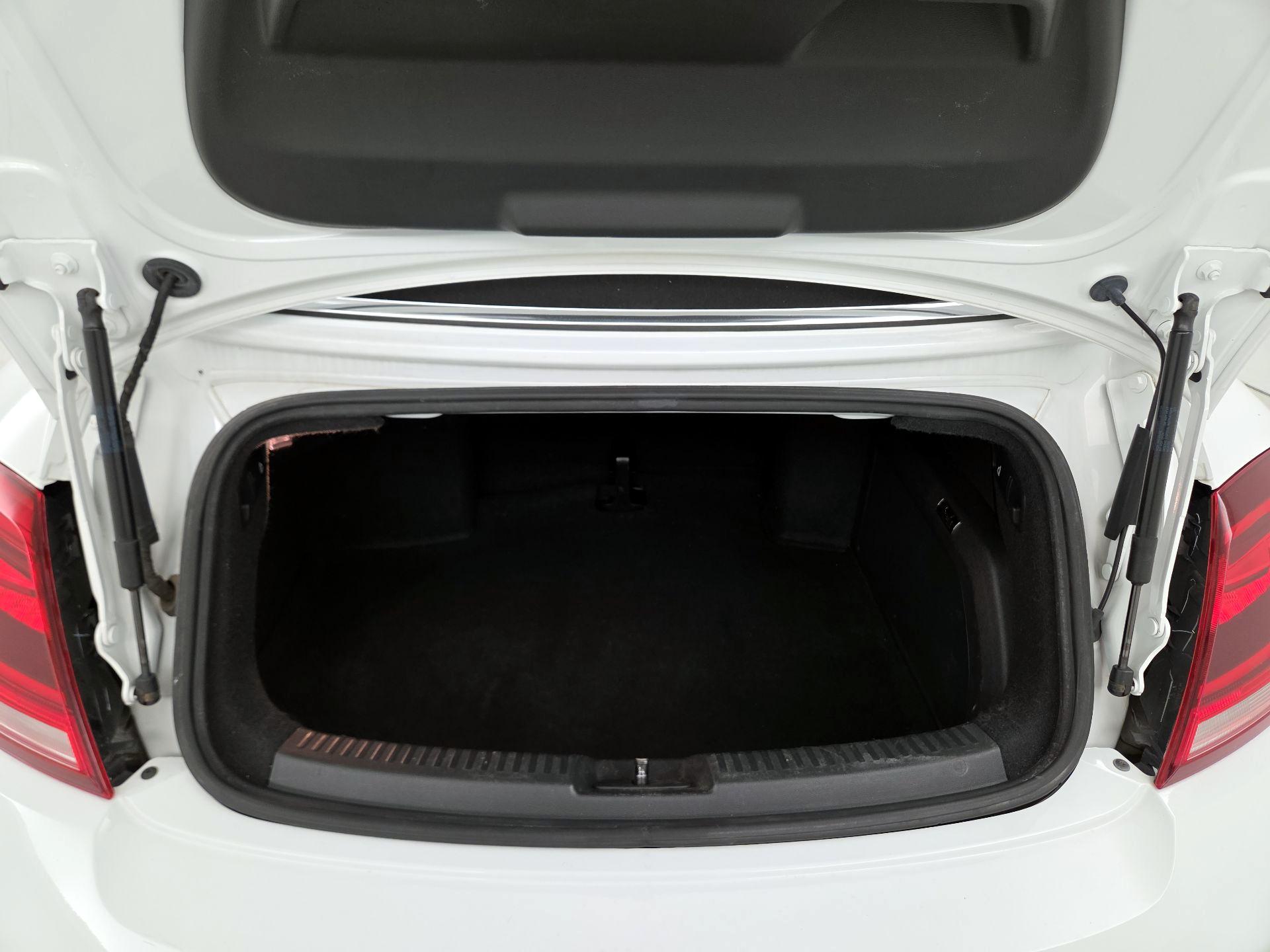 Thumbnail: 2017 Volkswagen Beetle - 20