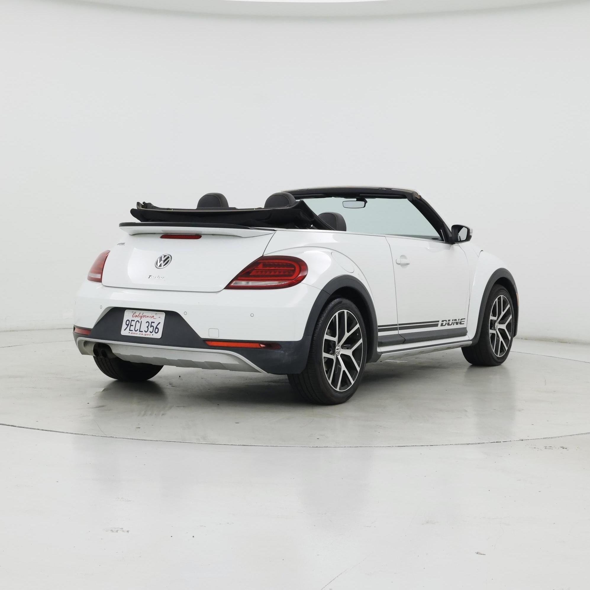 Thumbnail: 2017 Volkswagen Beetle - 8