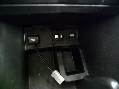 USB/AUX Ports