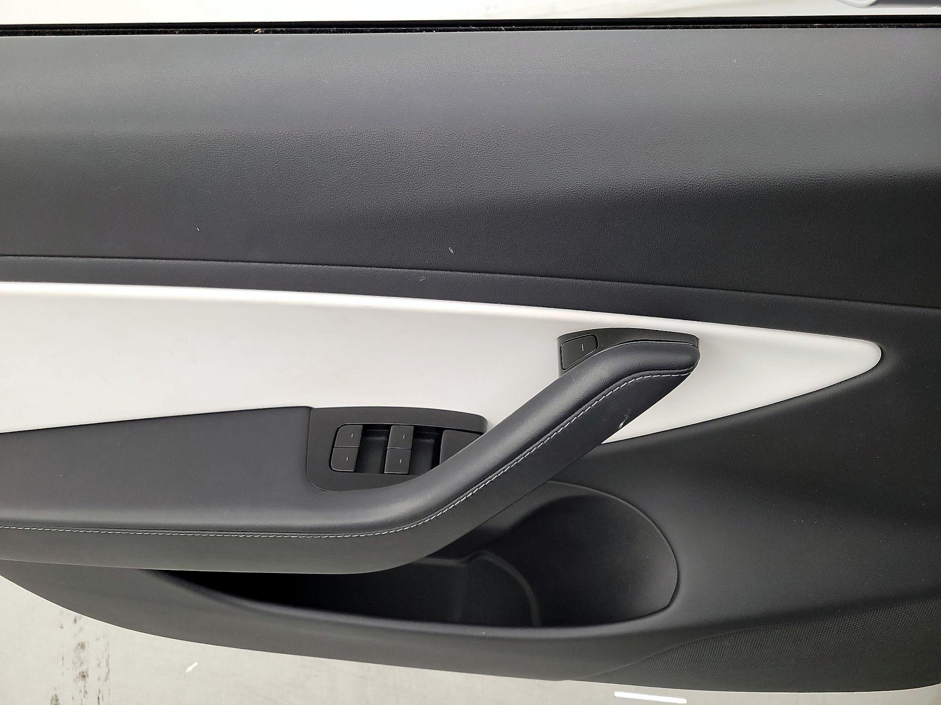 Thumbnail: 2020 Tesla Model 3 - 12