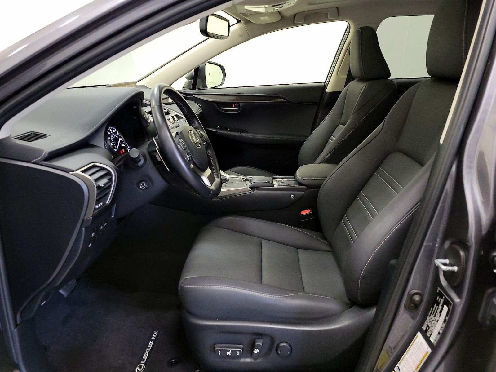 2020 Lexus NX 300 - Photo 12