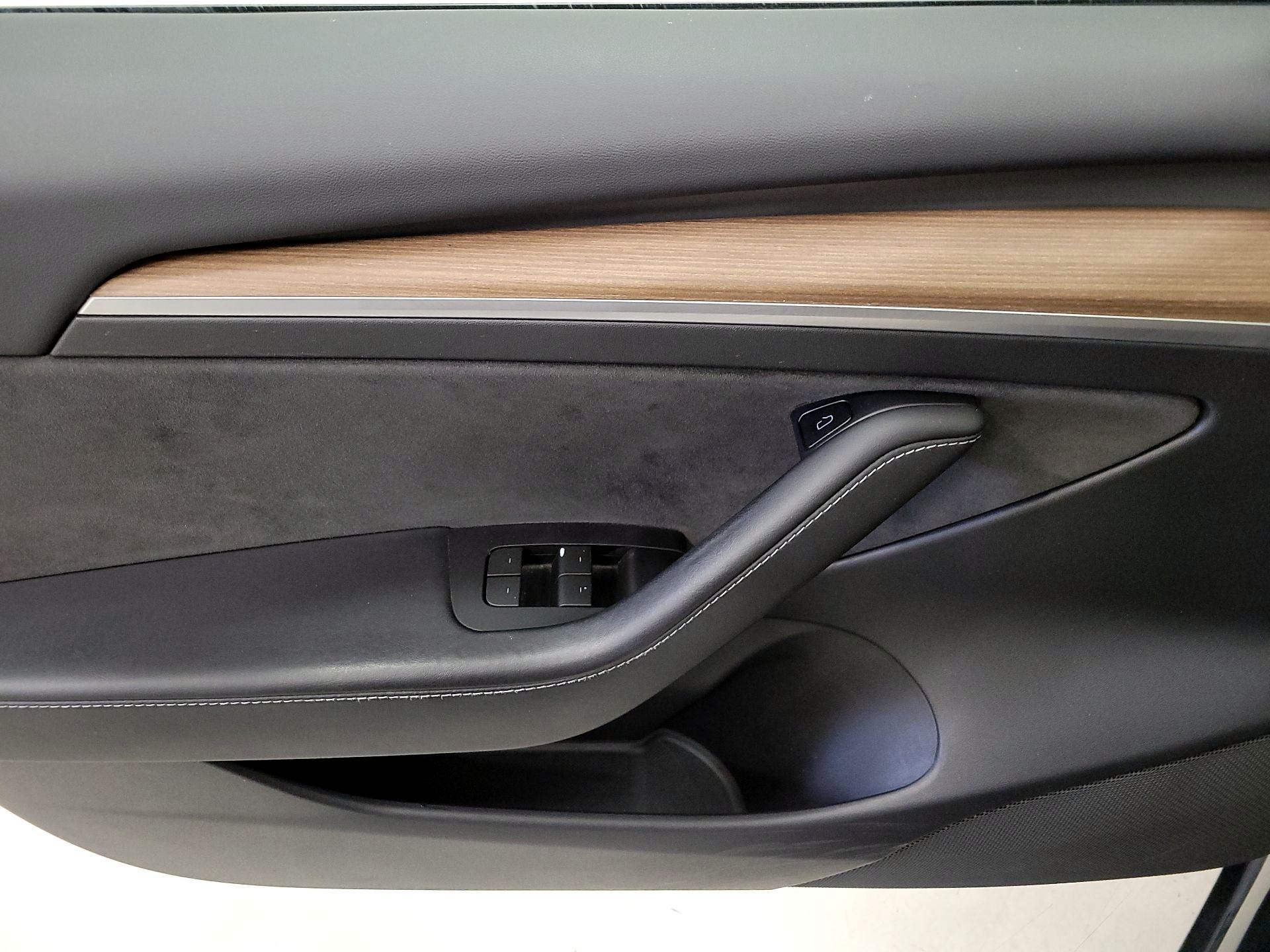 Thumbnail: 2023 Tesla Model 3 - 12