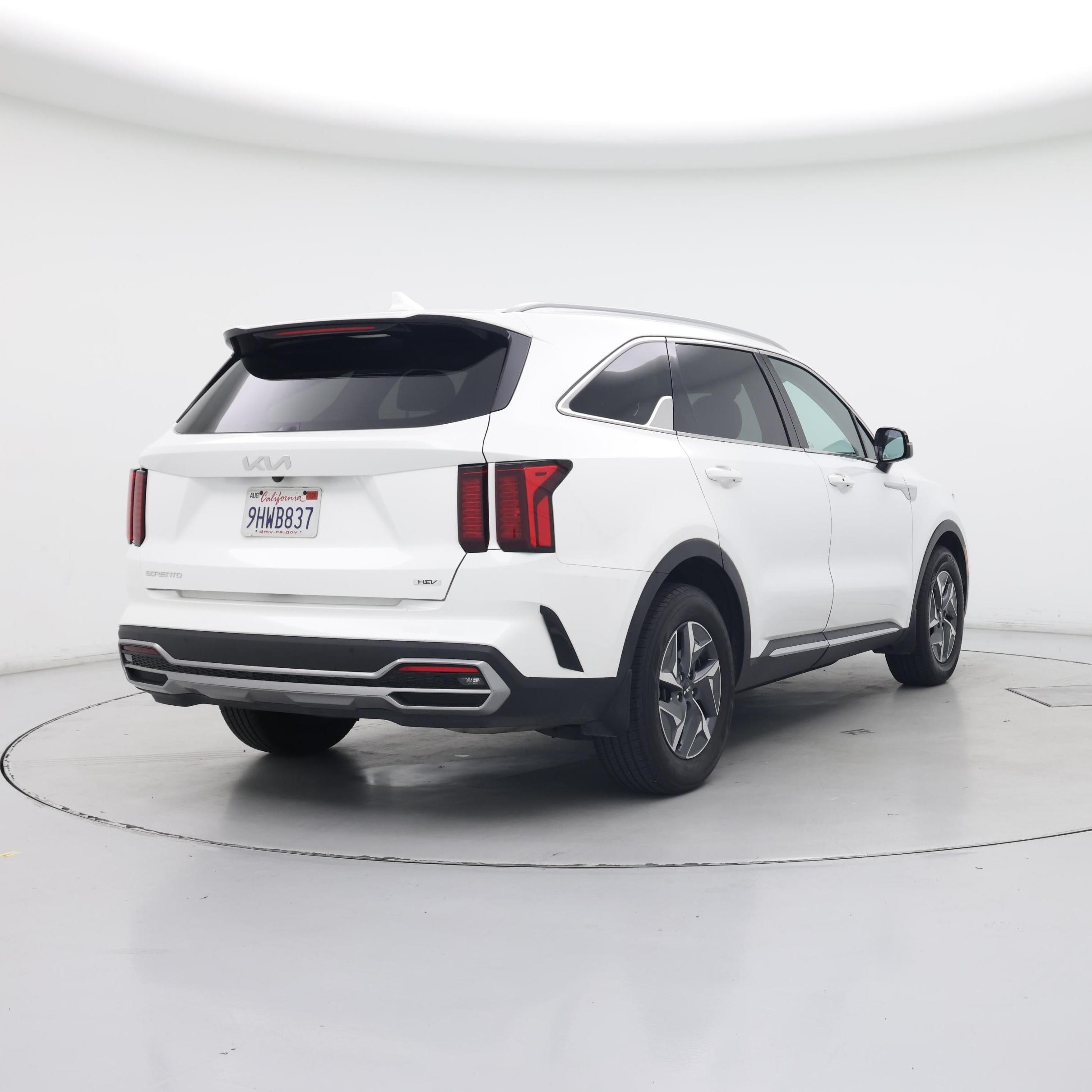 Thumbnail: 2023 Kia Sorento - 8
