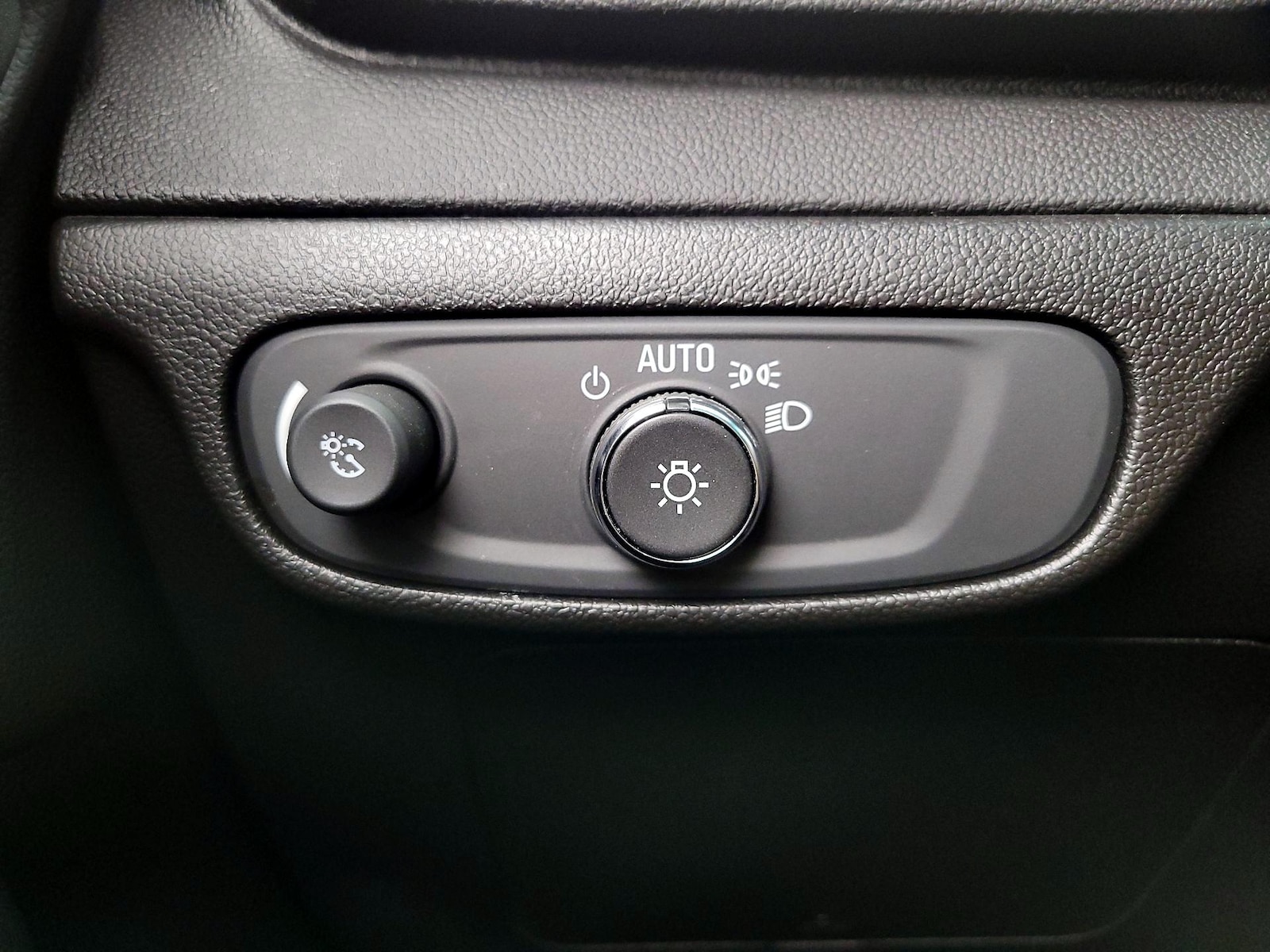 2023 Chevrolet Bolt EV 2LT - Photo 14