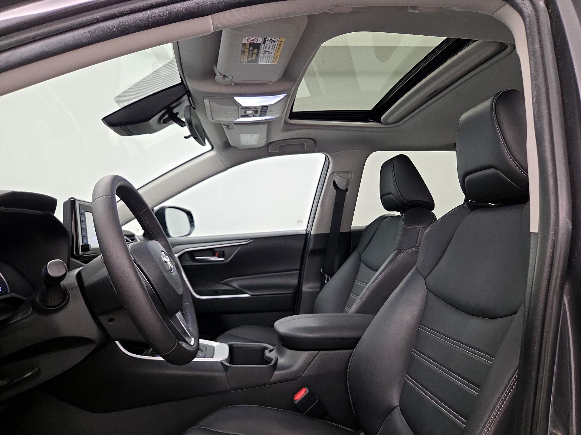 Thumbnail: 2022 Toyota RAV4 - 19