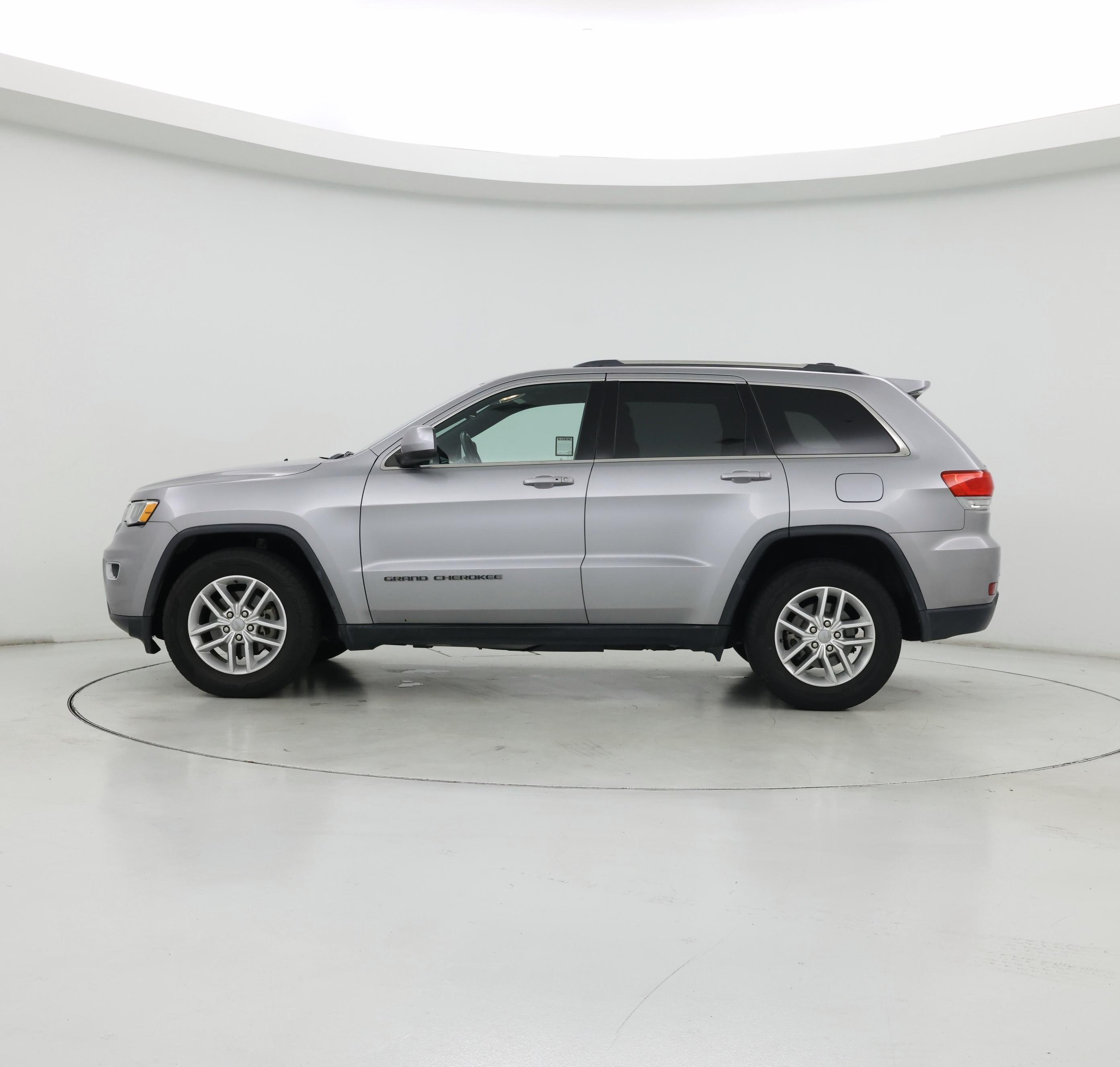 Thumbnail: 2017 Jeep Grand Cherokee - 3