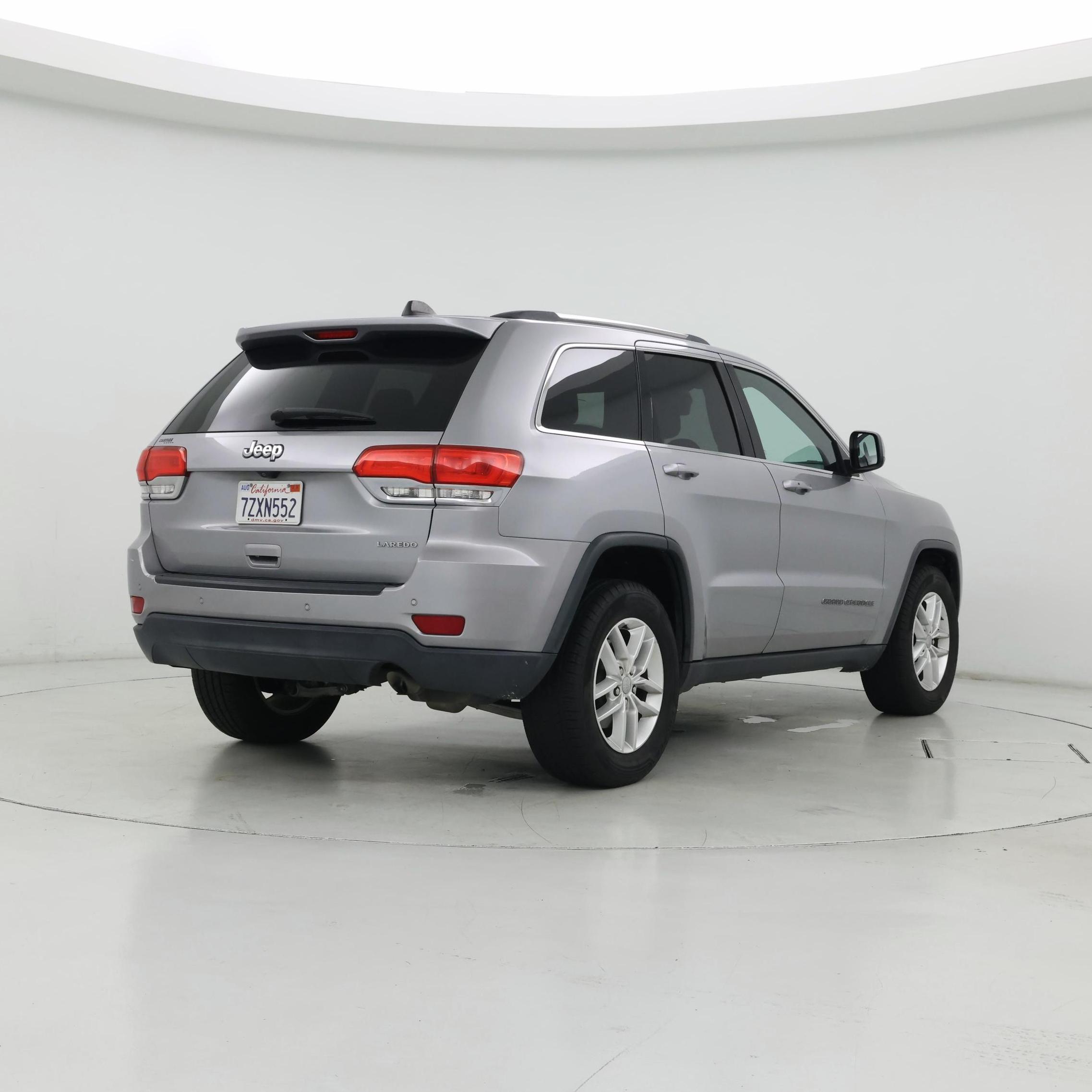 Thumbnail: 2017 Jeep Grand Cherokee - 8