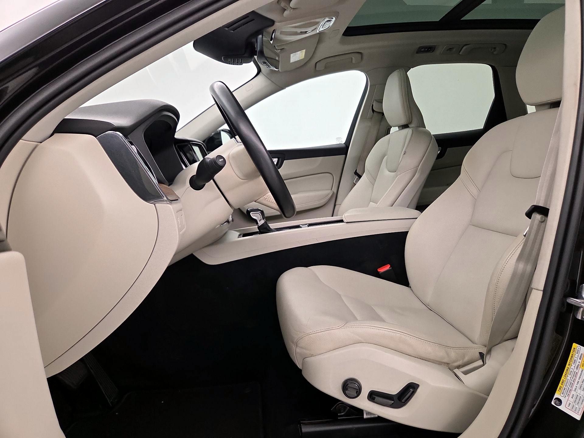 Thumbnail: 2021 Volvo XC60 - 11