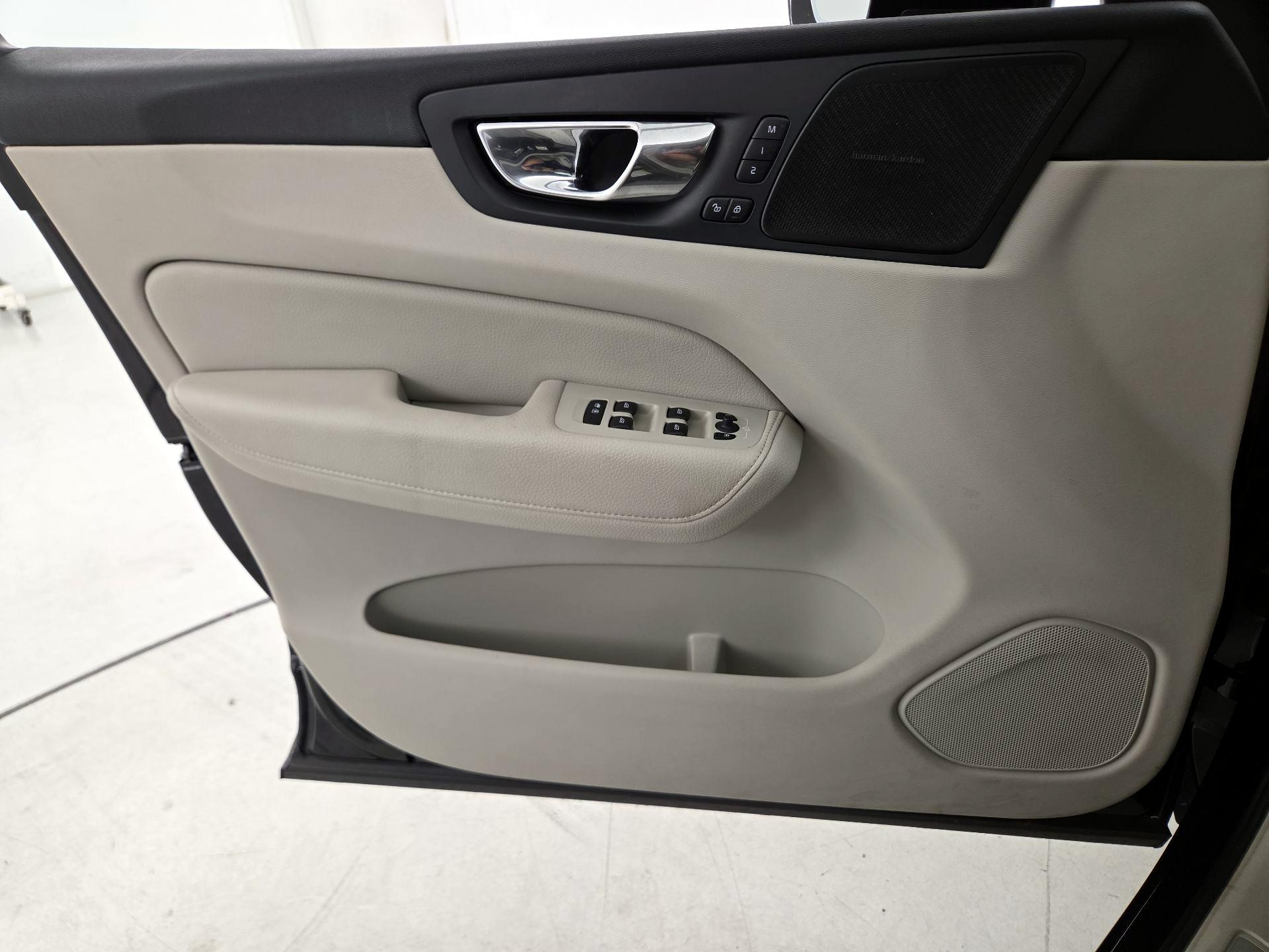 Thumbnail: 2021 Volvo XC60 - 12