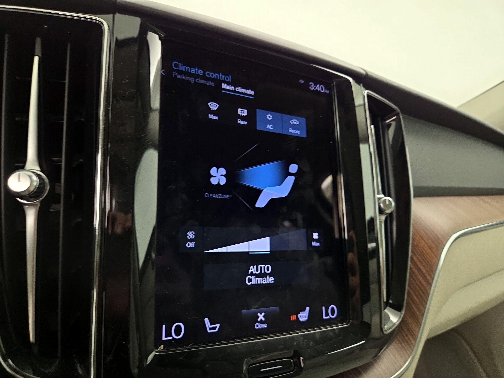 Thumbnail: 2021 Volvo XC60 - 17