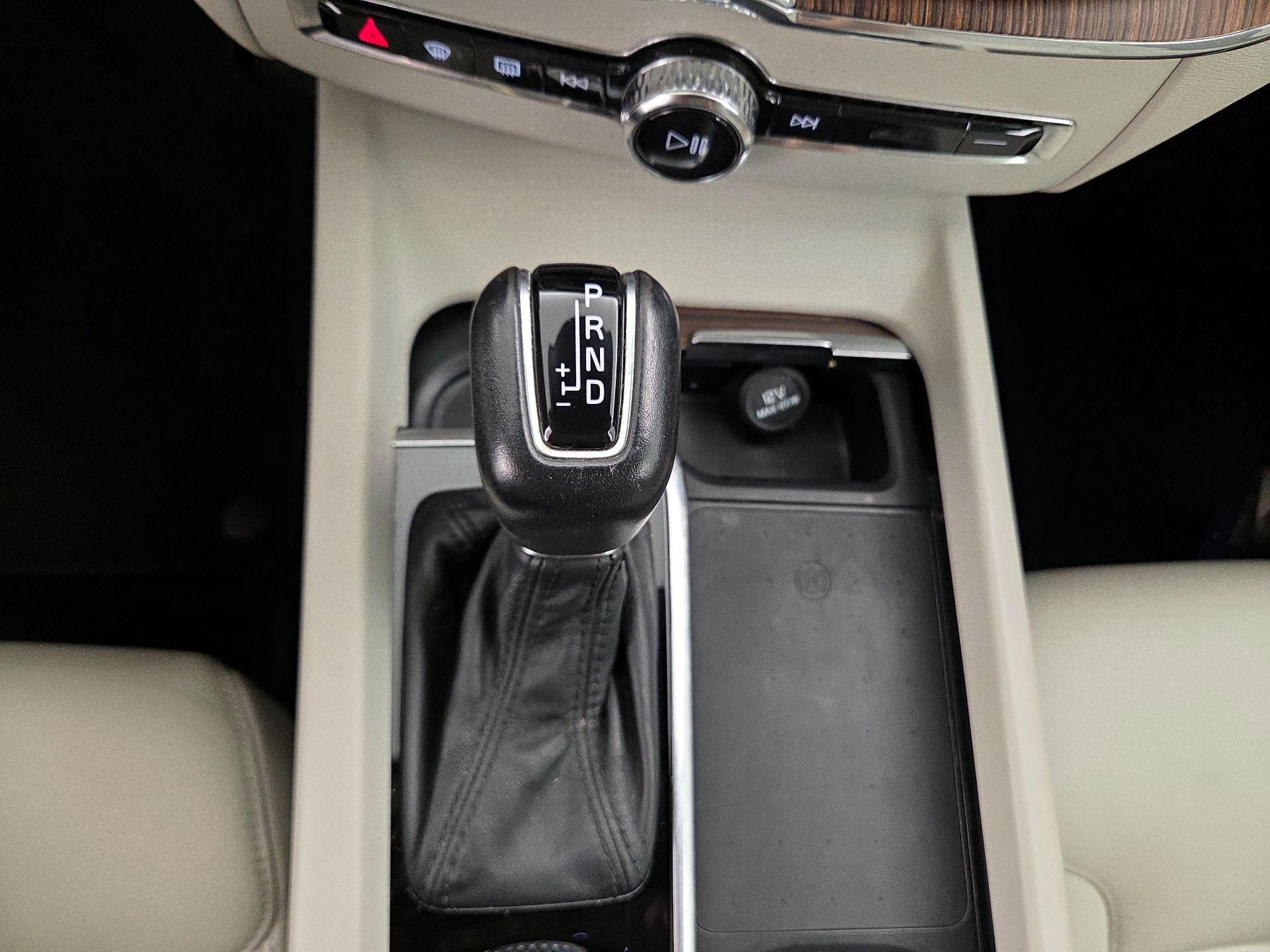 Thumbnail: 2021 Volvo XC60 - 18