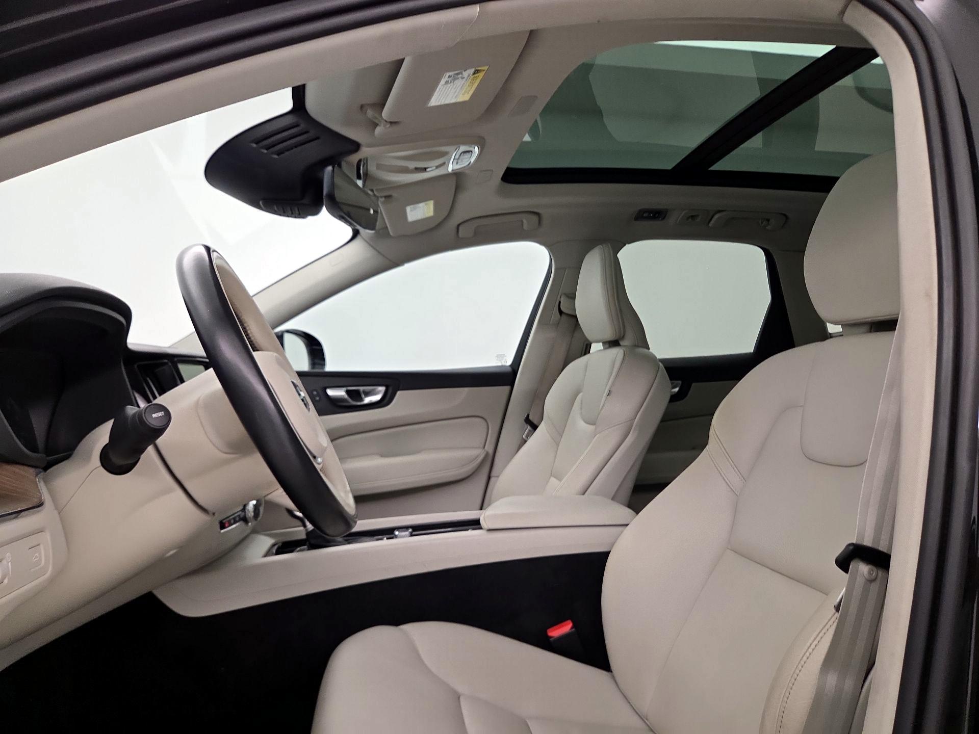 Thumbnail: 2021 Volvo XC60 - 20