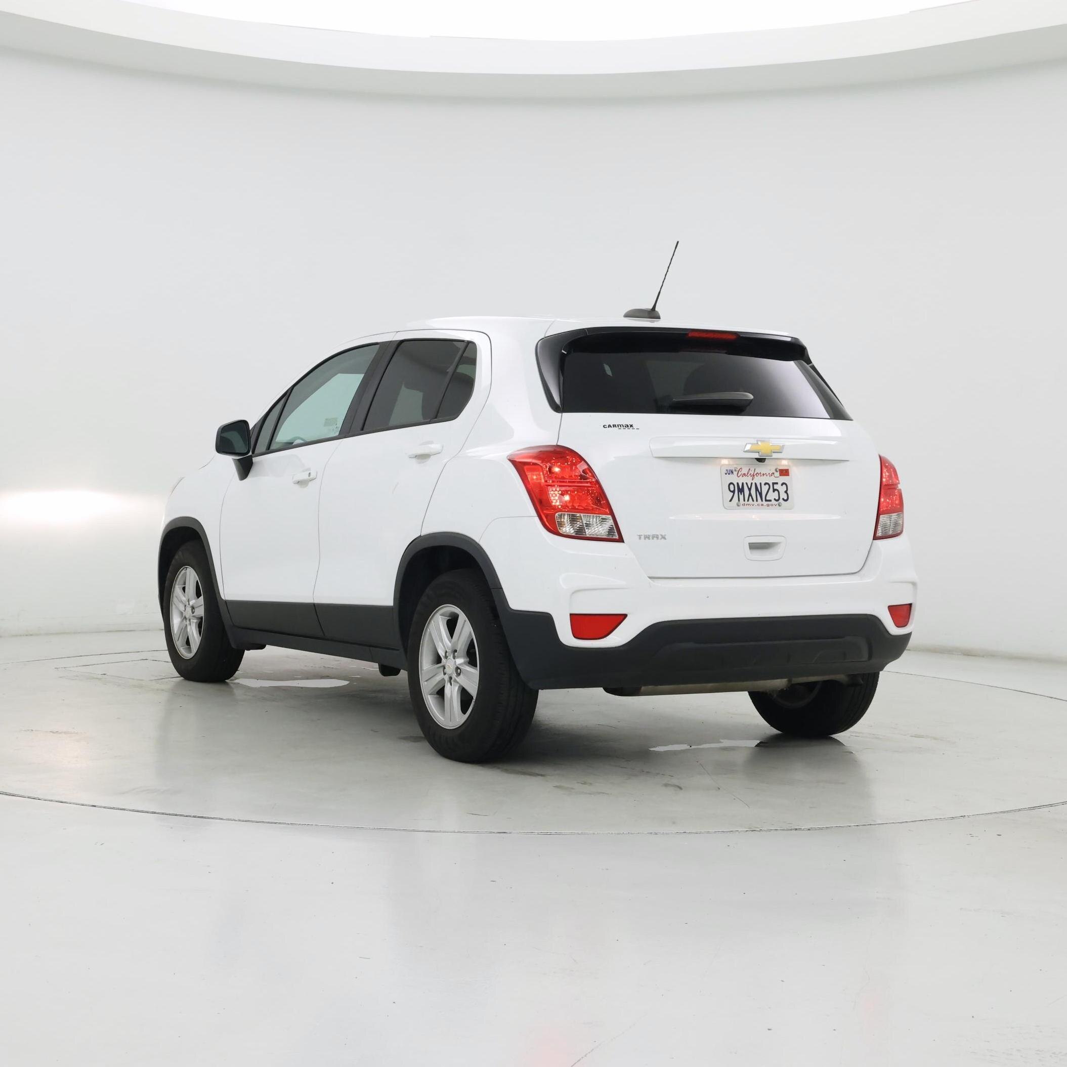 Thumbnail: 2022 Chevrolet Trax - 2