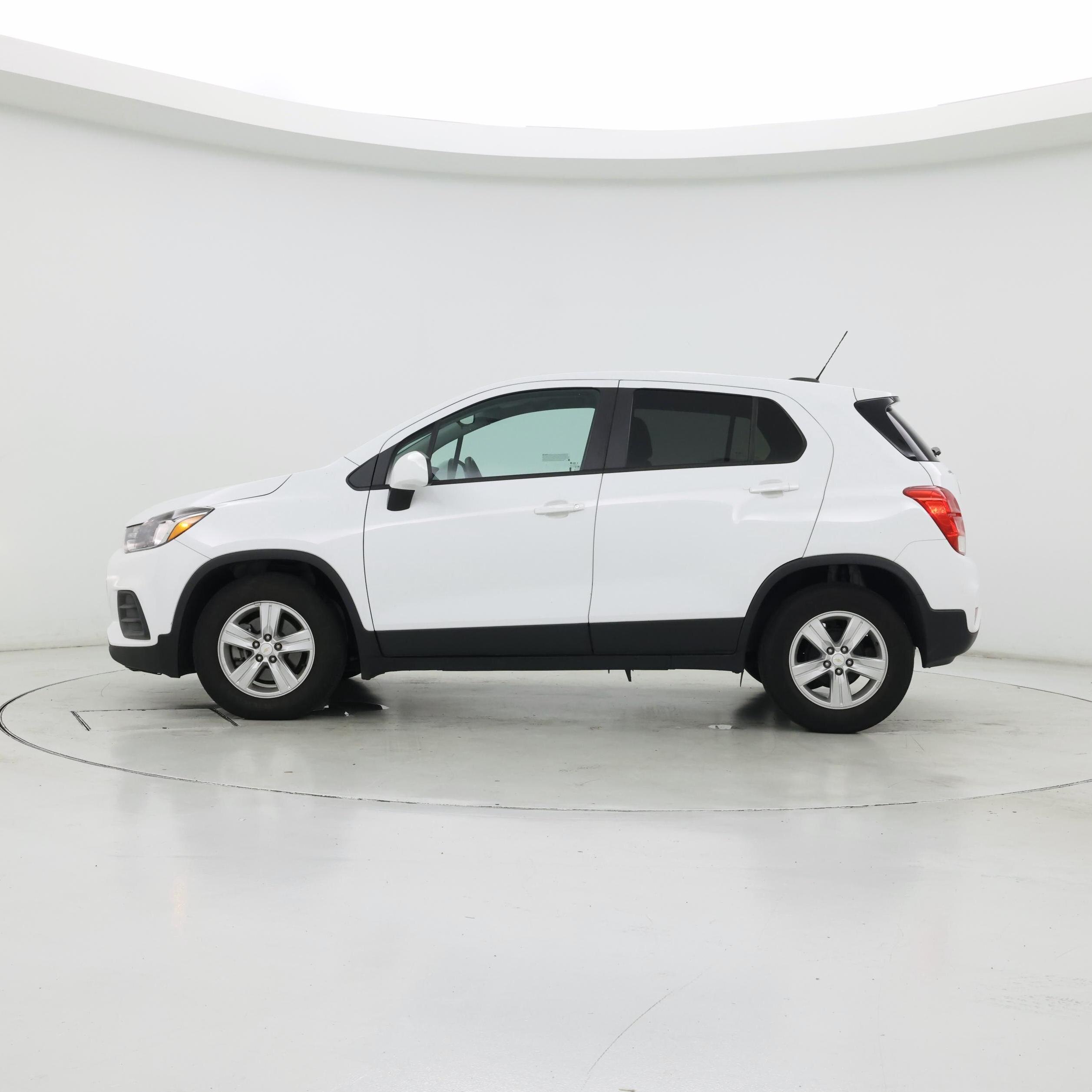 Thumbnail: 2022 Chevrolet Trax - 3