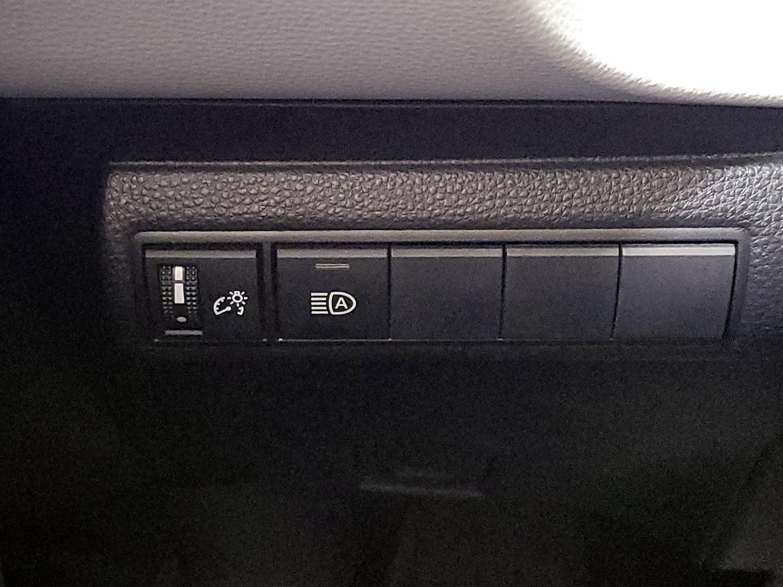 2026 Toyota Corolla SE - Photo 14