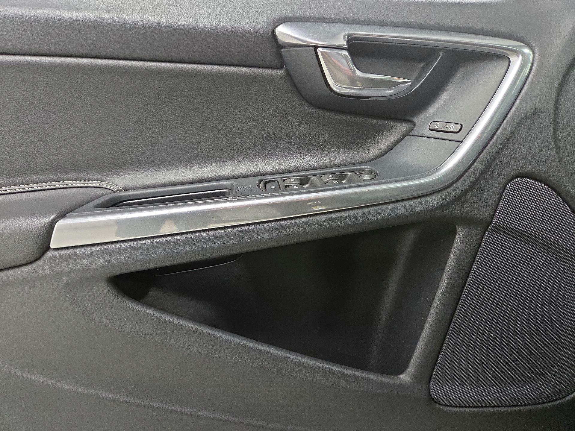 Thumbnail: 2017 Volvo S60 - 10