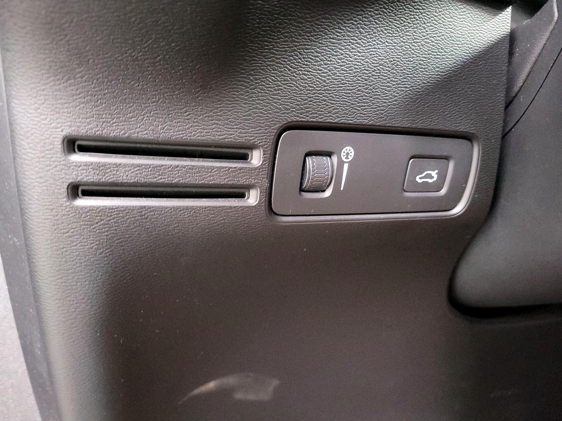 Thumbnail: 2019 Volvo XC40 - 13