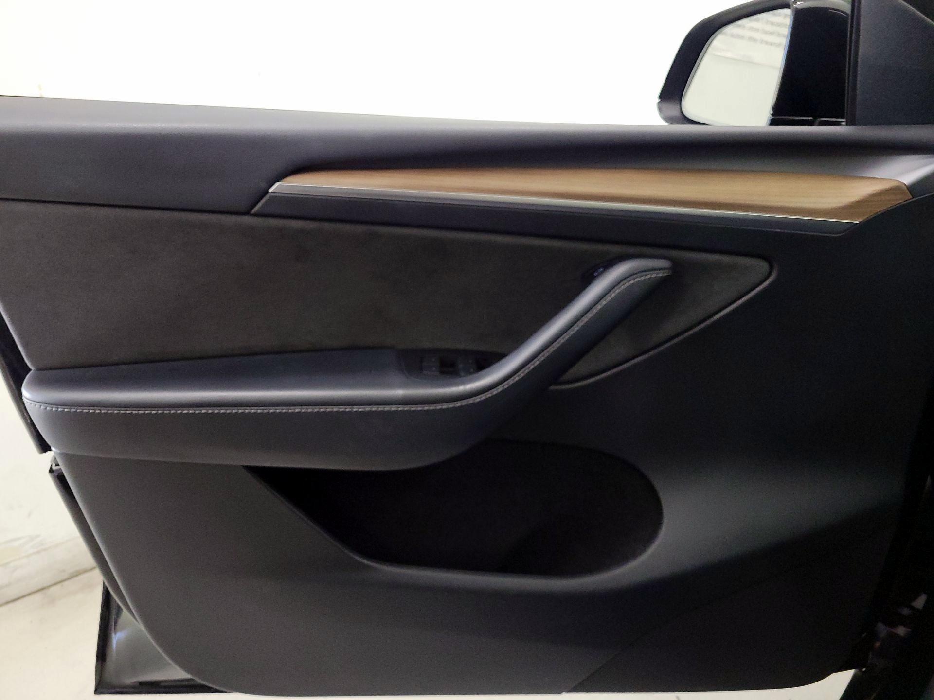 Thumbnail: 2023 Tesla Model Y - 10