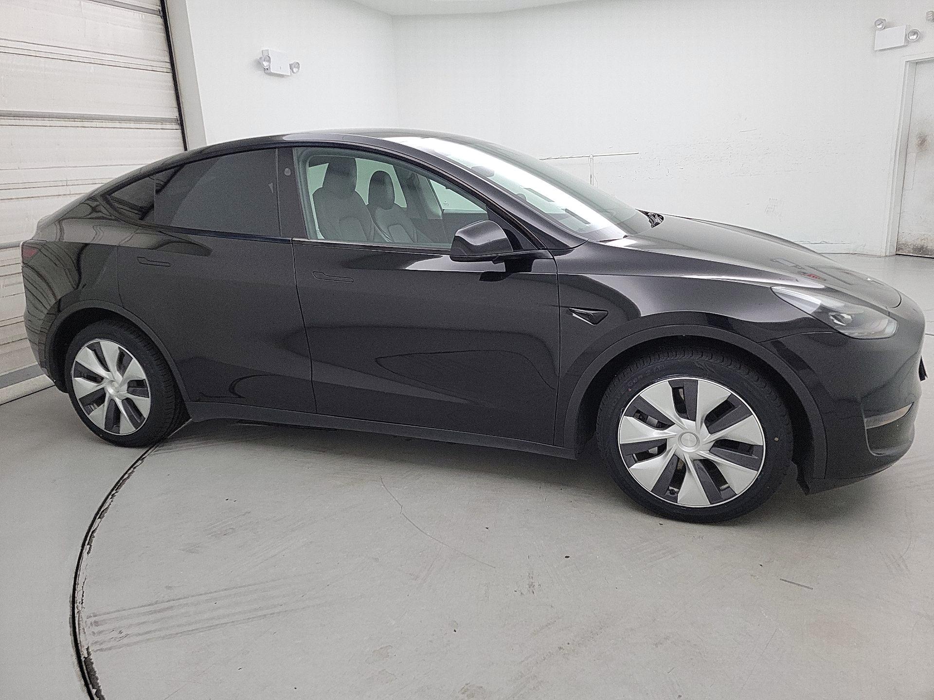 Thumbnail: 2023 Tesla Model Y - 4