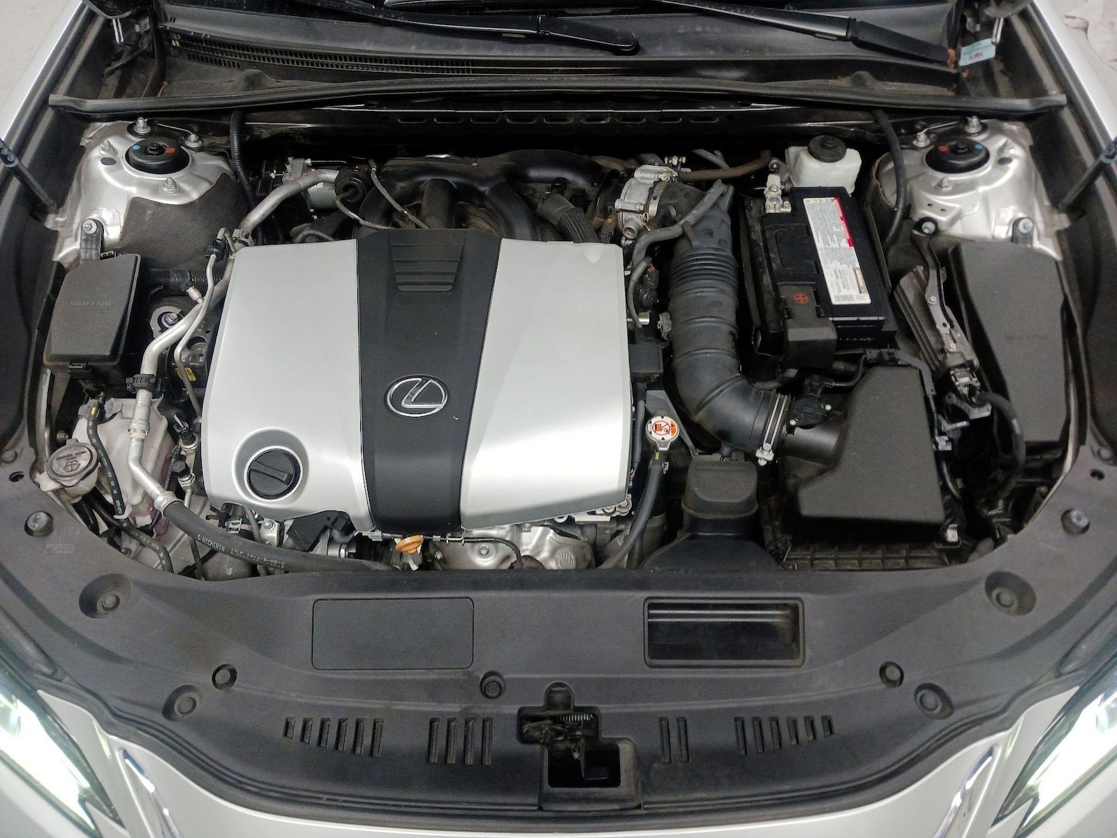 2019 Lexus ES 350 - Photo 18