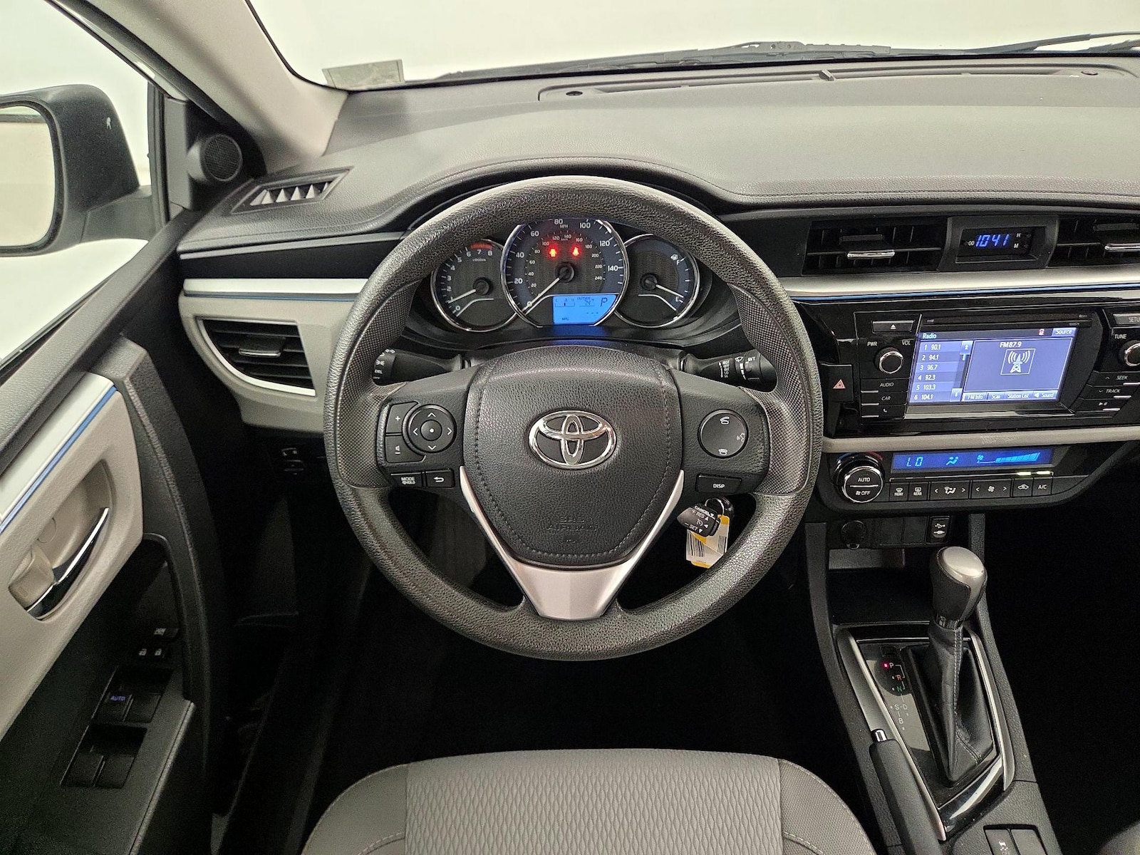 2016 Toyota Corolla LE - Photo 11