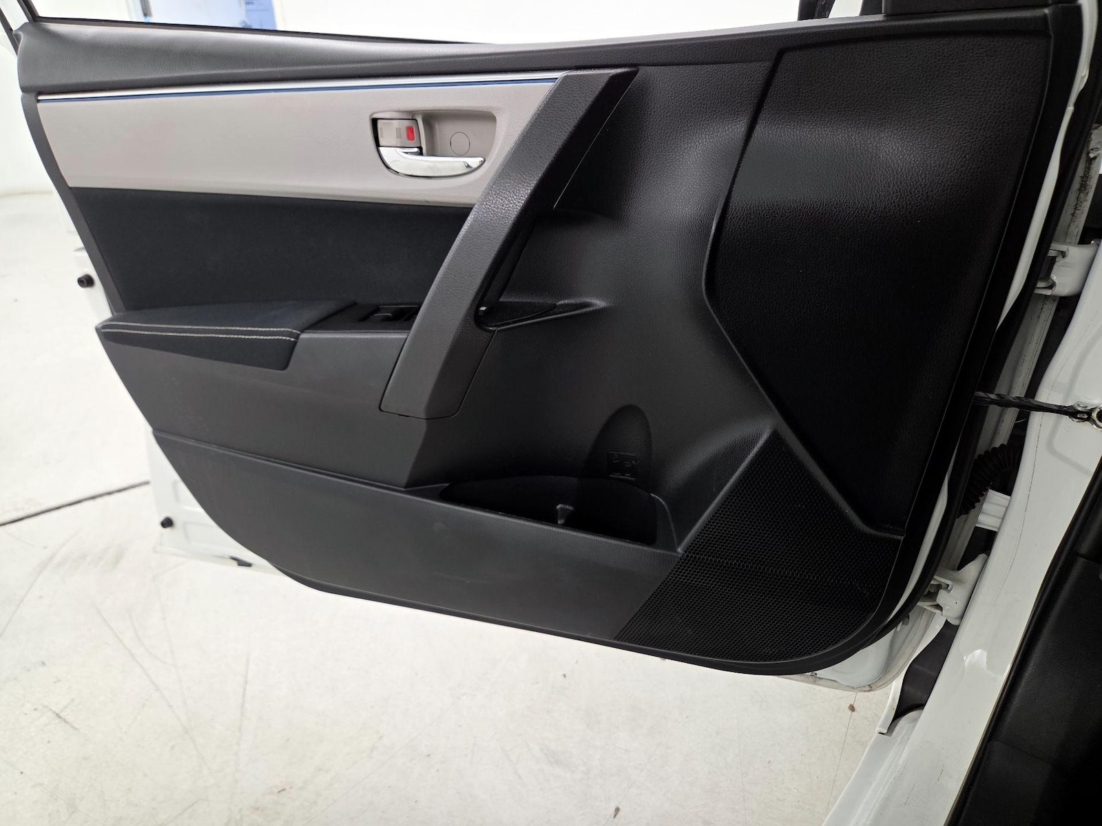 2016 Toyota Corolla LE - Photo 13