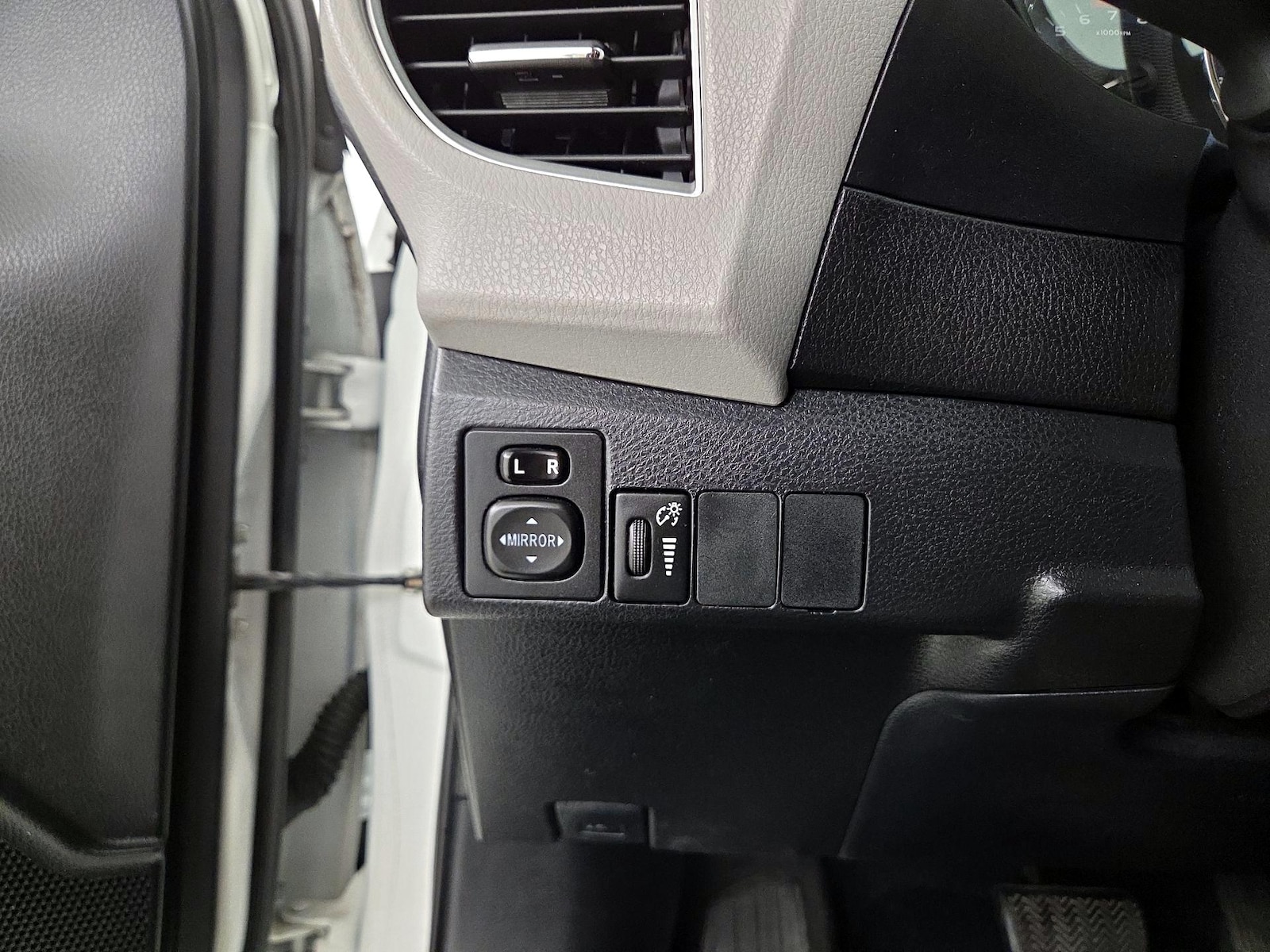 2016 Toyota Corolla LE - Photo 14