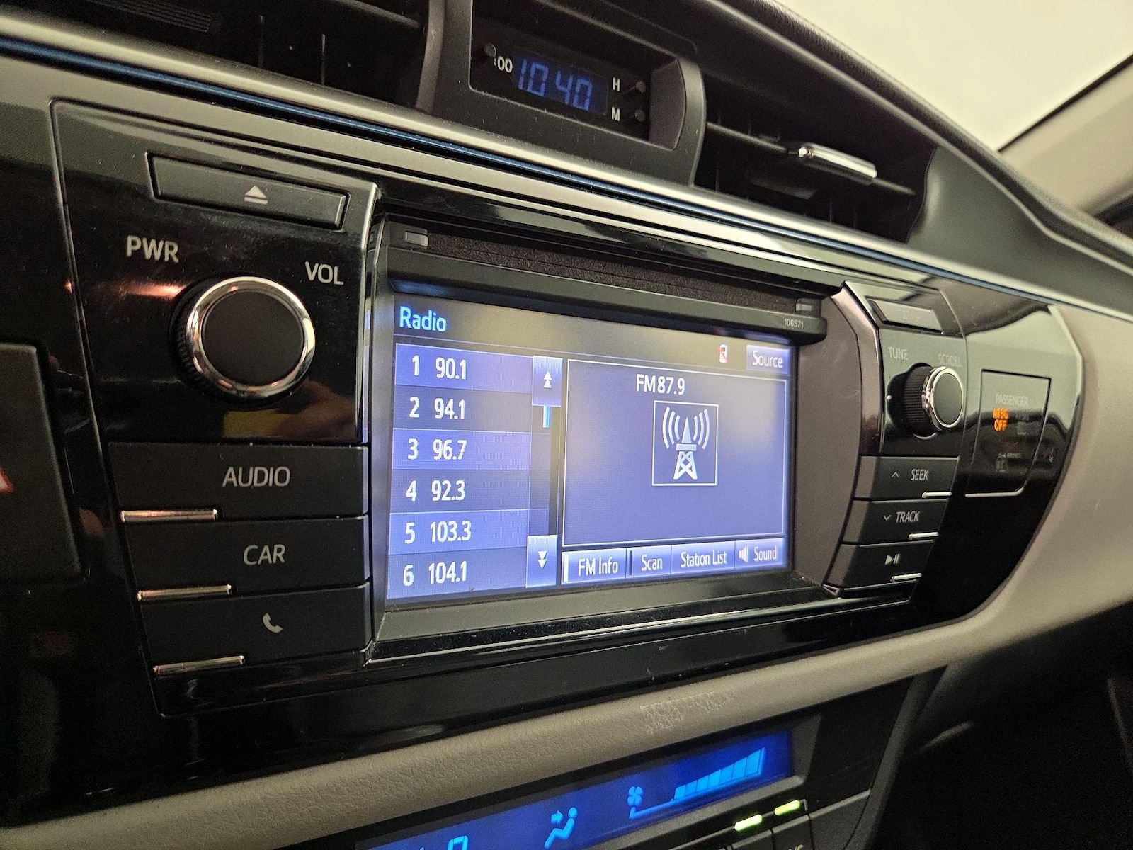 2016 Toyota Corolla LE - Photo 16