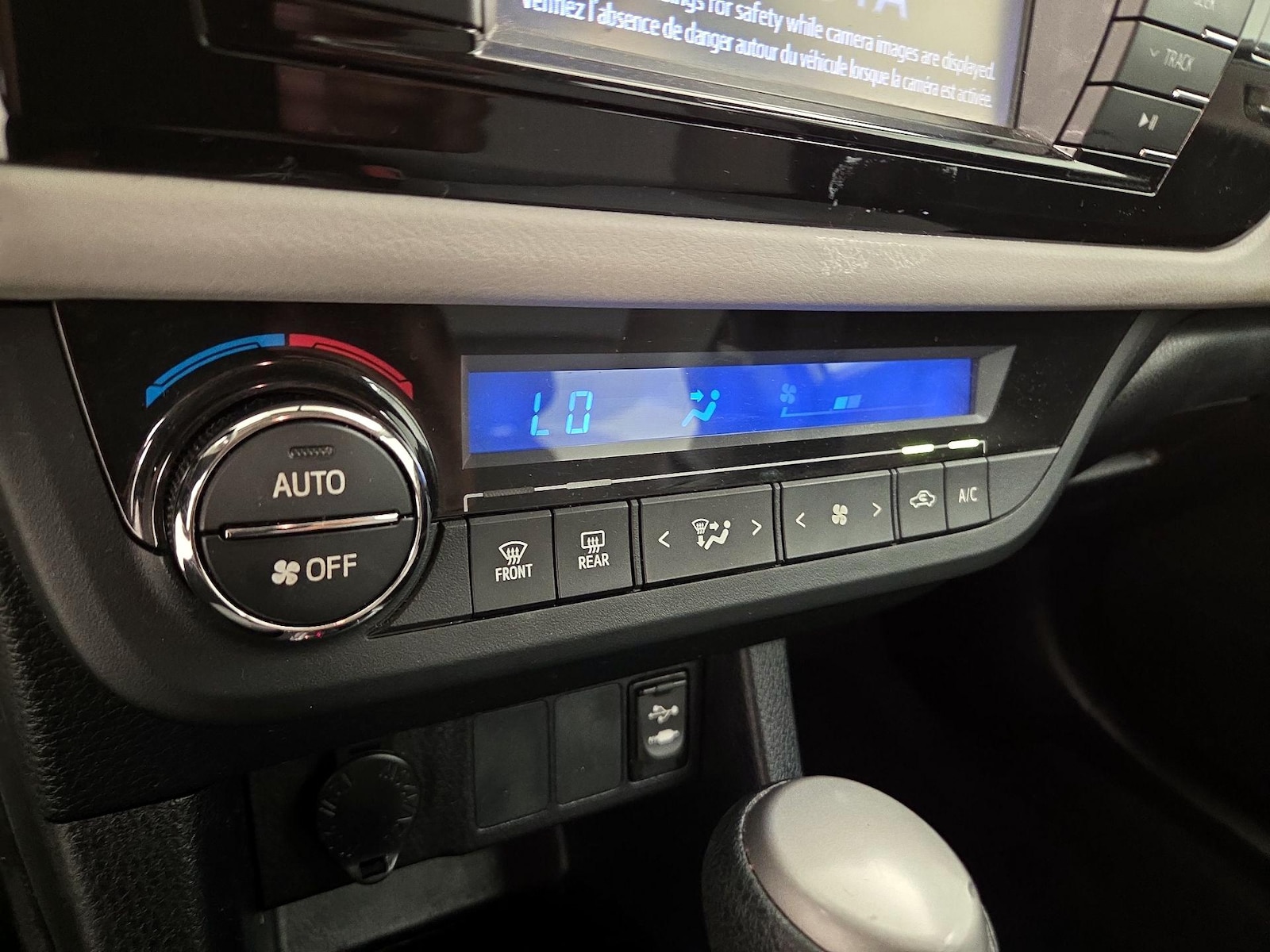 2016 Toyota Corolla LE - Photo 17