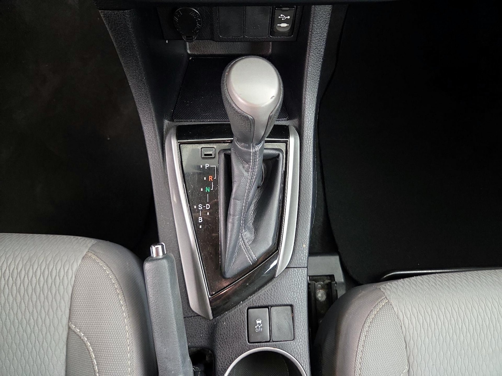 2016 Toyota Corolla LE - Photo 18