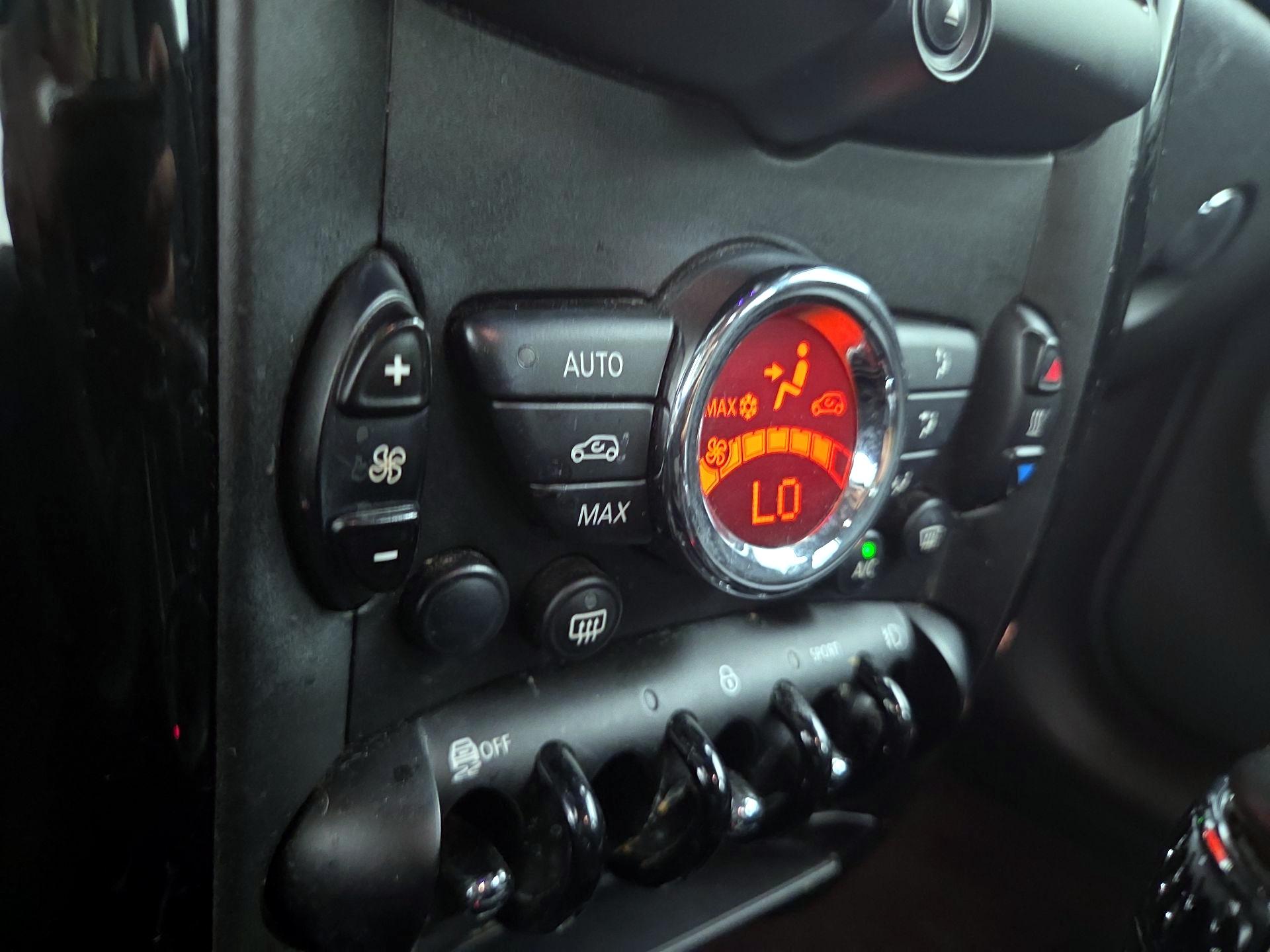Thumbnail: 2015 MINI Cooper Countryman - 14