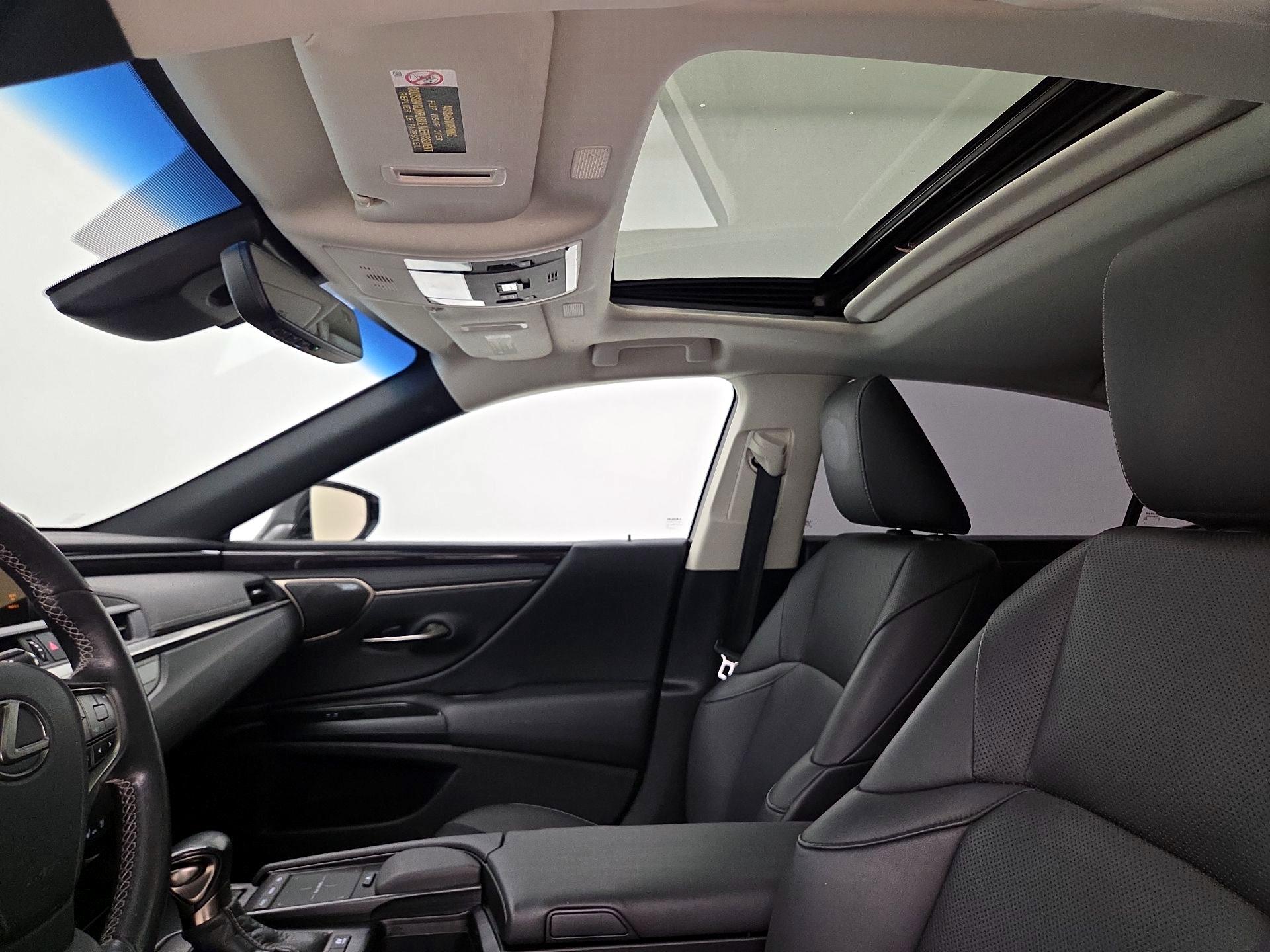 Thumbnail: 2020 Lexus ES - 19