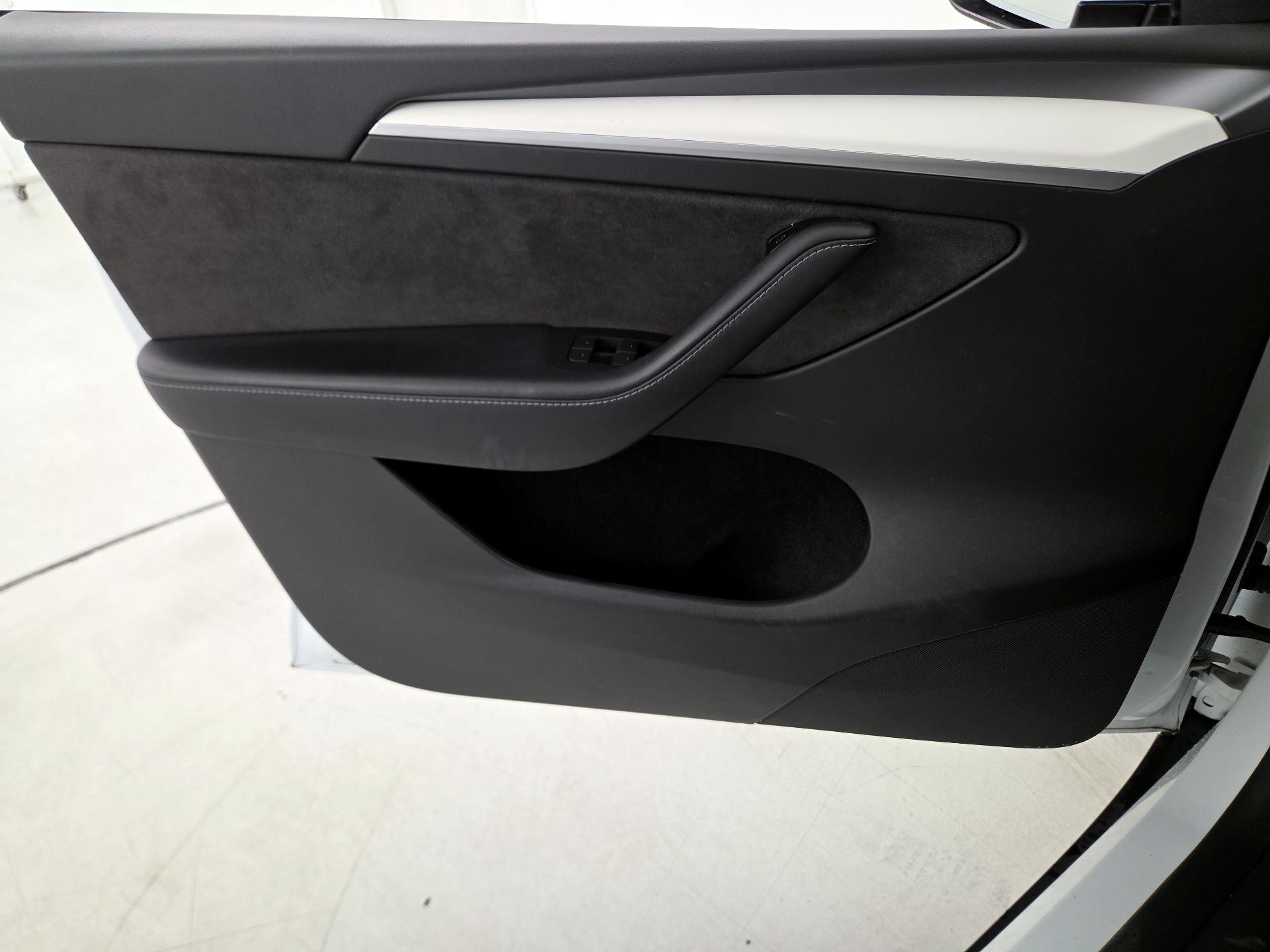 Thumbnail: 2023 Tesla Model Y - 12